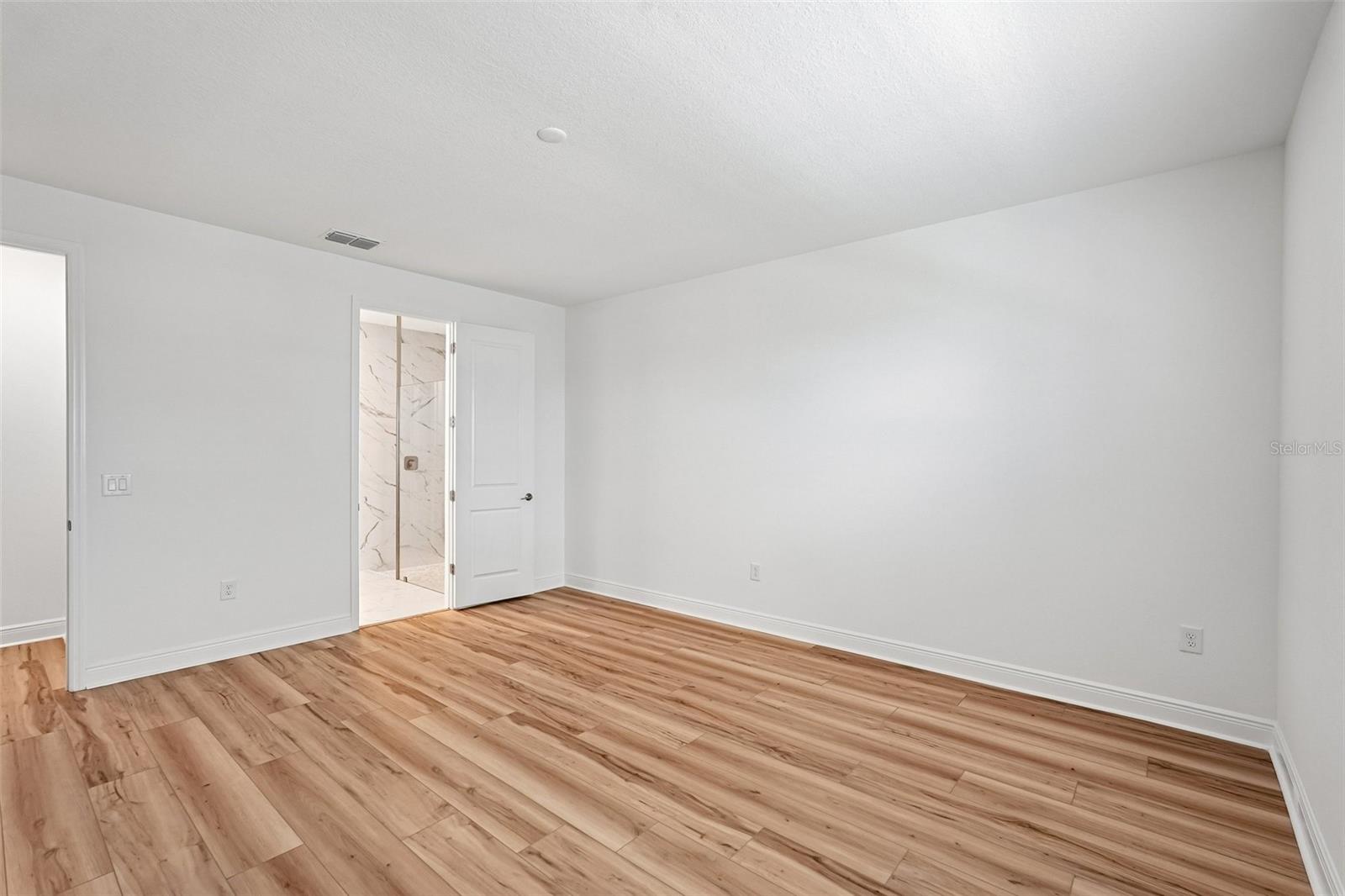 8221 SEAFLOWER PKWY — photo 12