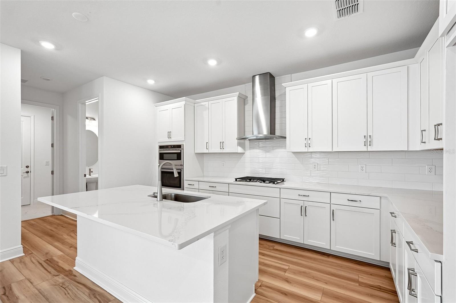 8221 SEAFLOWER PKWY — photo 4