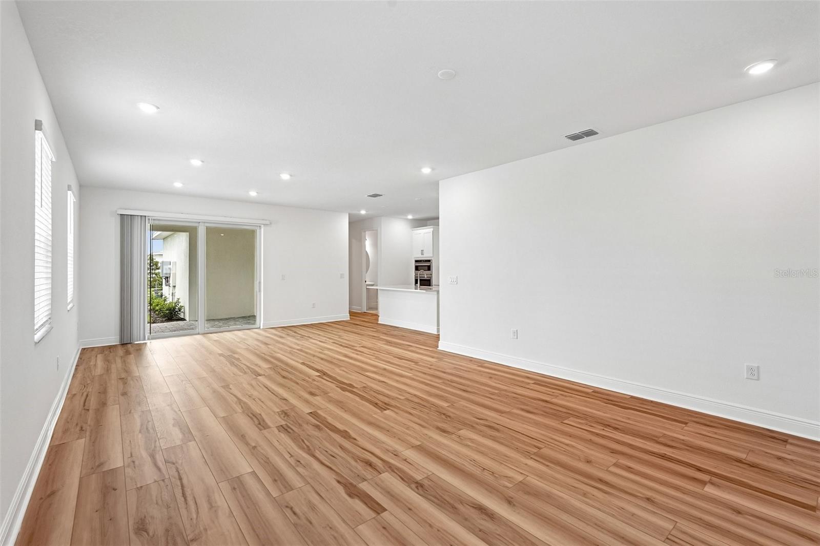 8221 SEAFLOWER PKWY — photo 8