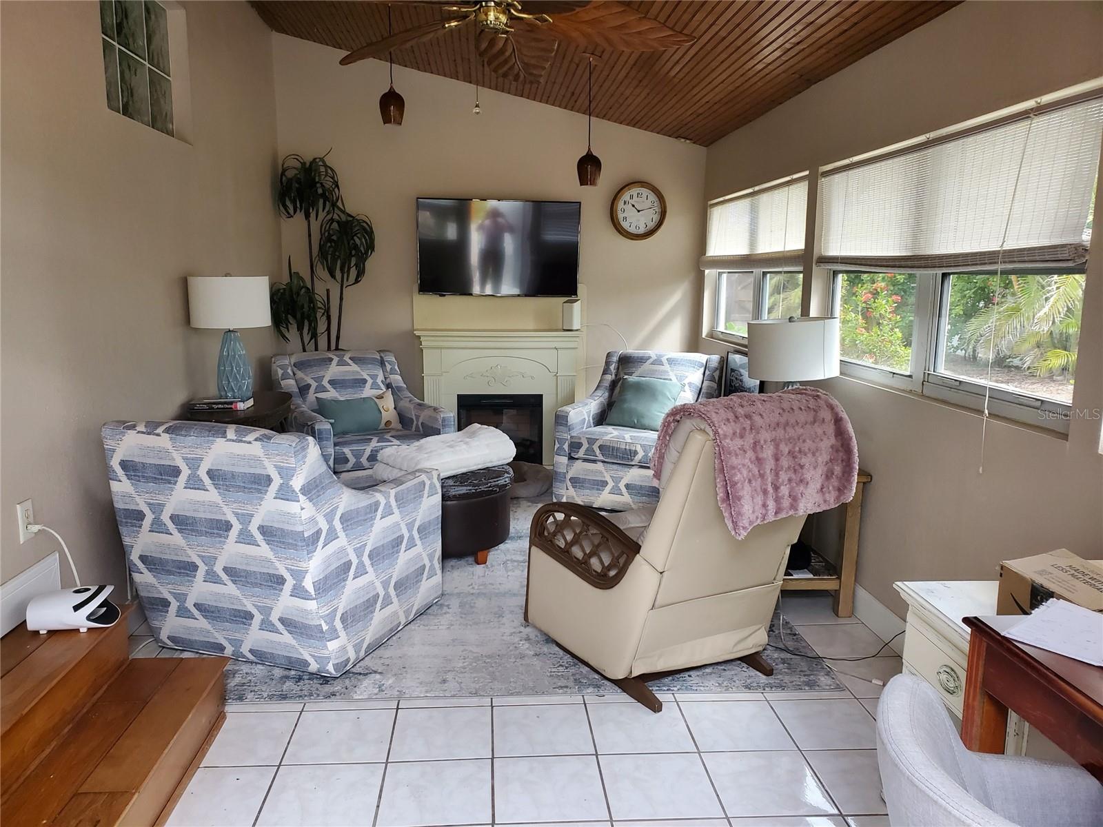 227 LYCHEE RD — photo 13