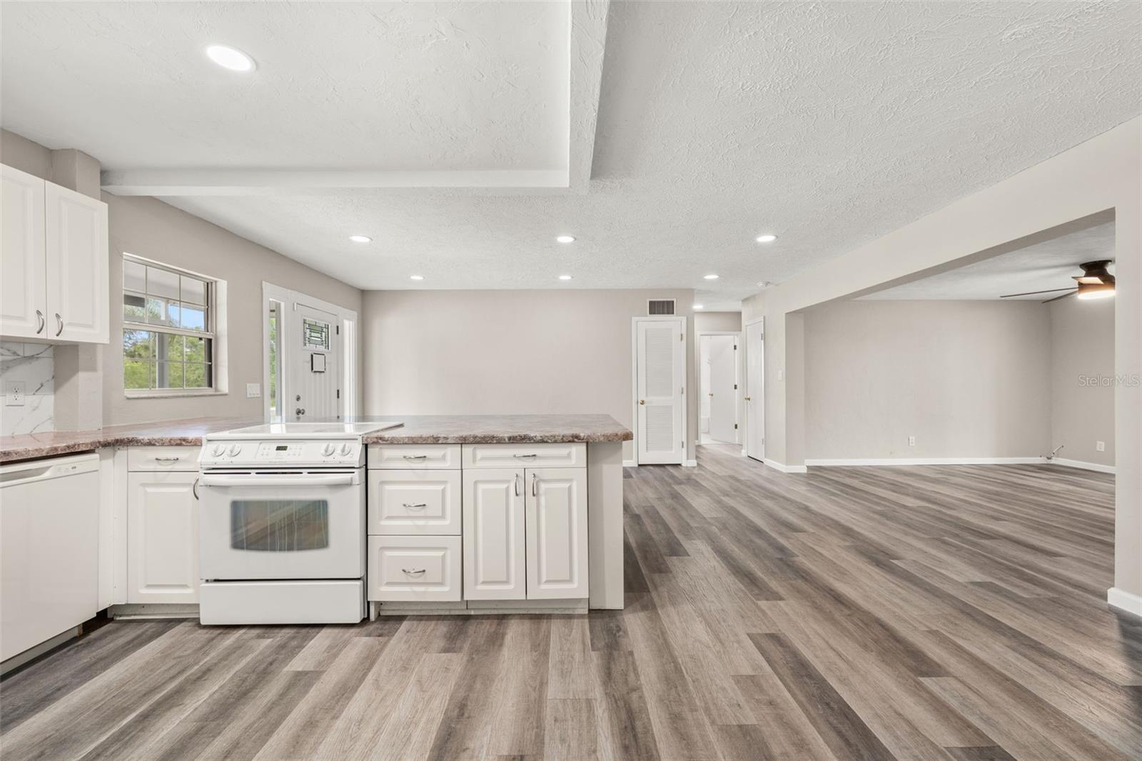 5929 MURDOCK AVE — photo 16