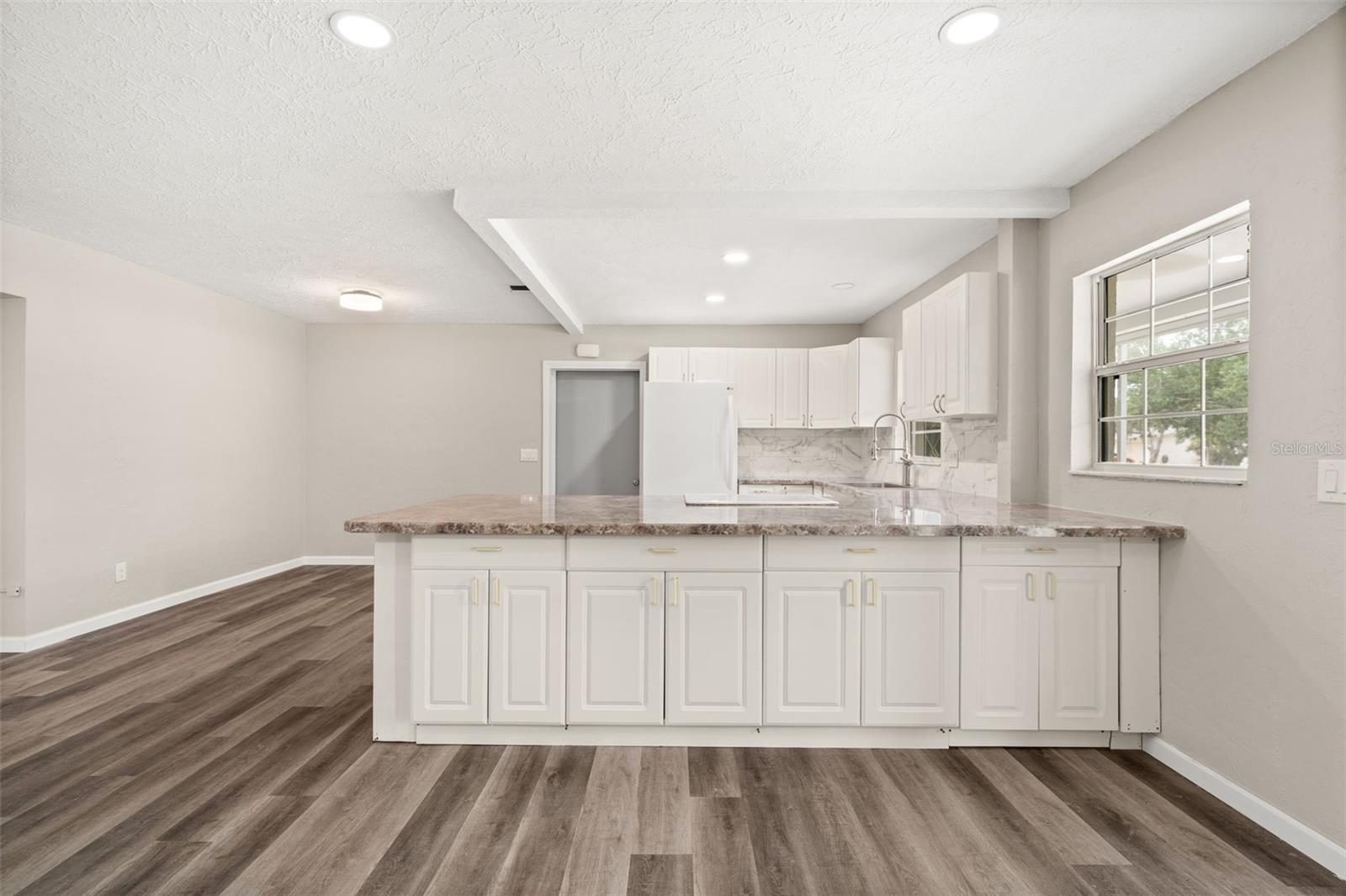 5929 MURDOCK AVE — photo 10