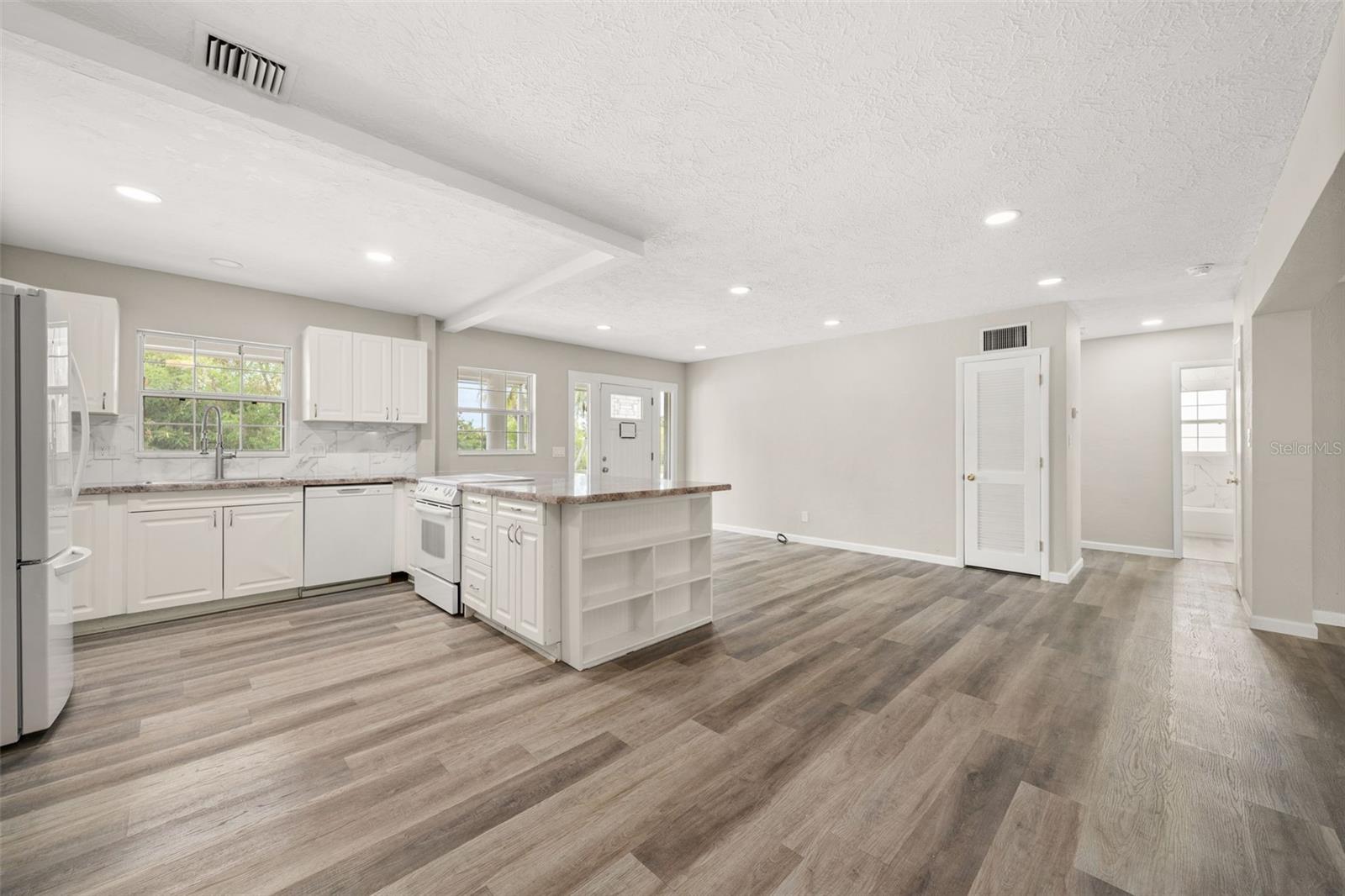 5929 MURDOCK AVE — photo 15