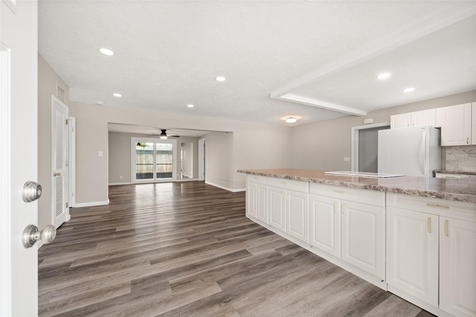 5929 MURDOCK AVE — photo 9