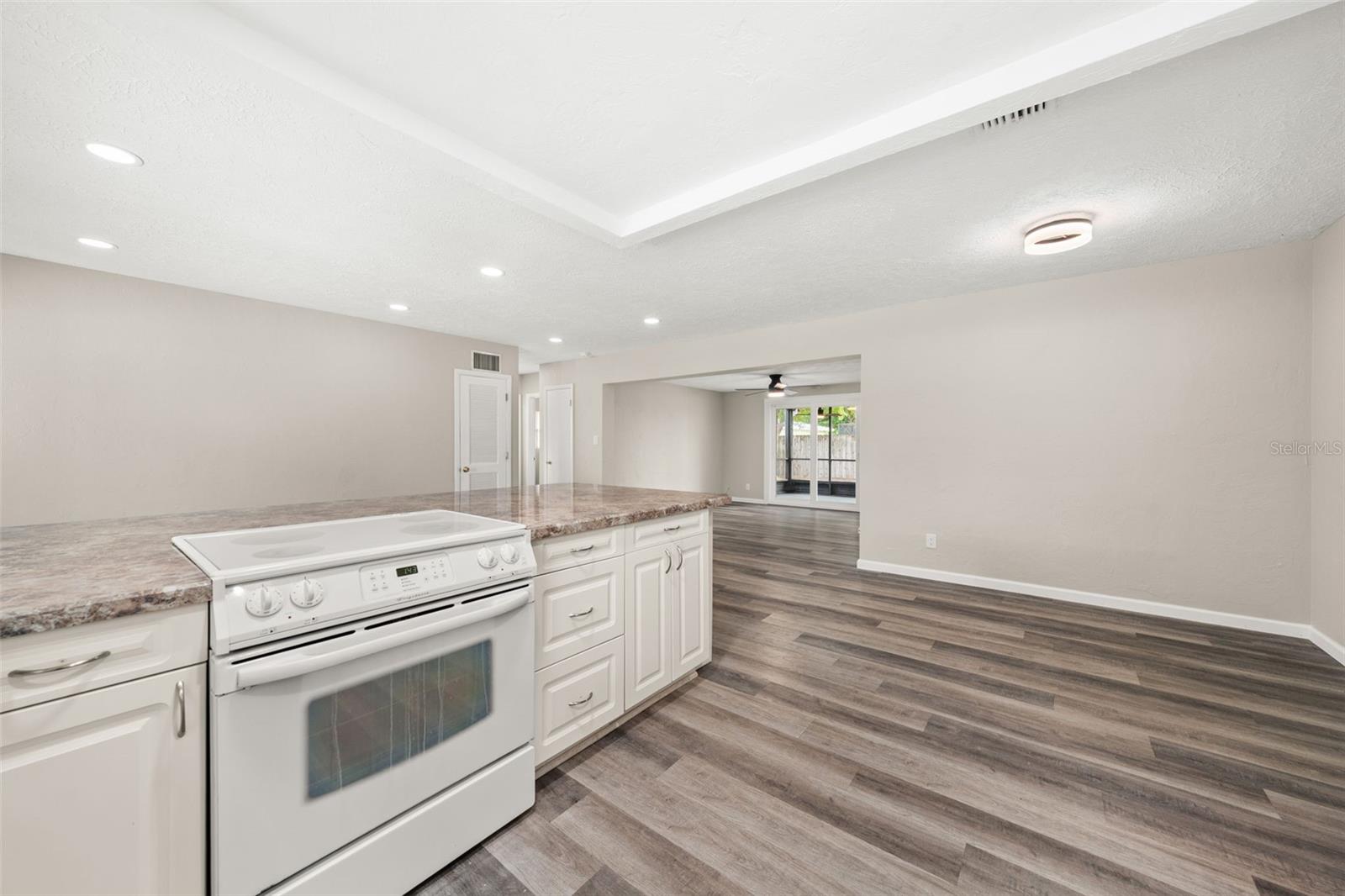 5929 MURDOCK AVE — photo 18