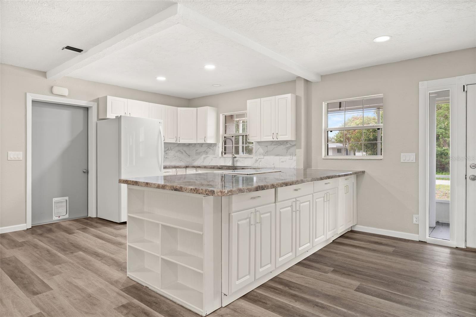5929 MURDOCK AVE — photo 12
