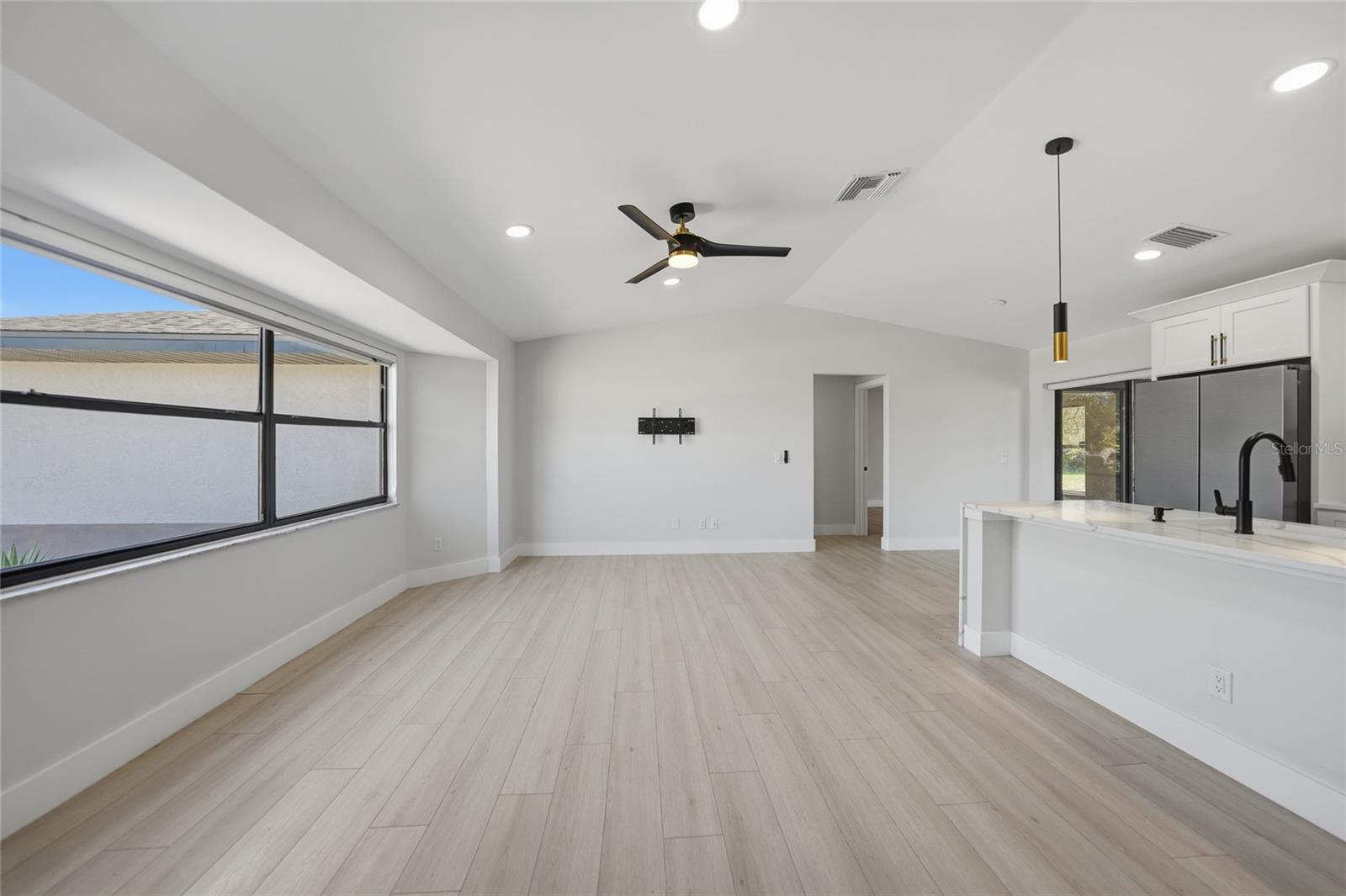 5009 JODY AVE — photo 4