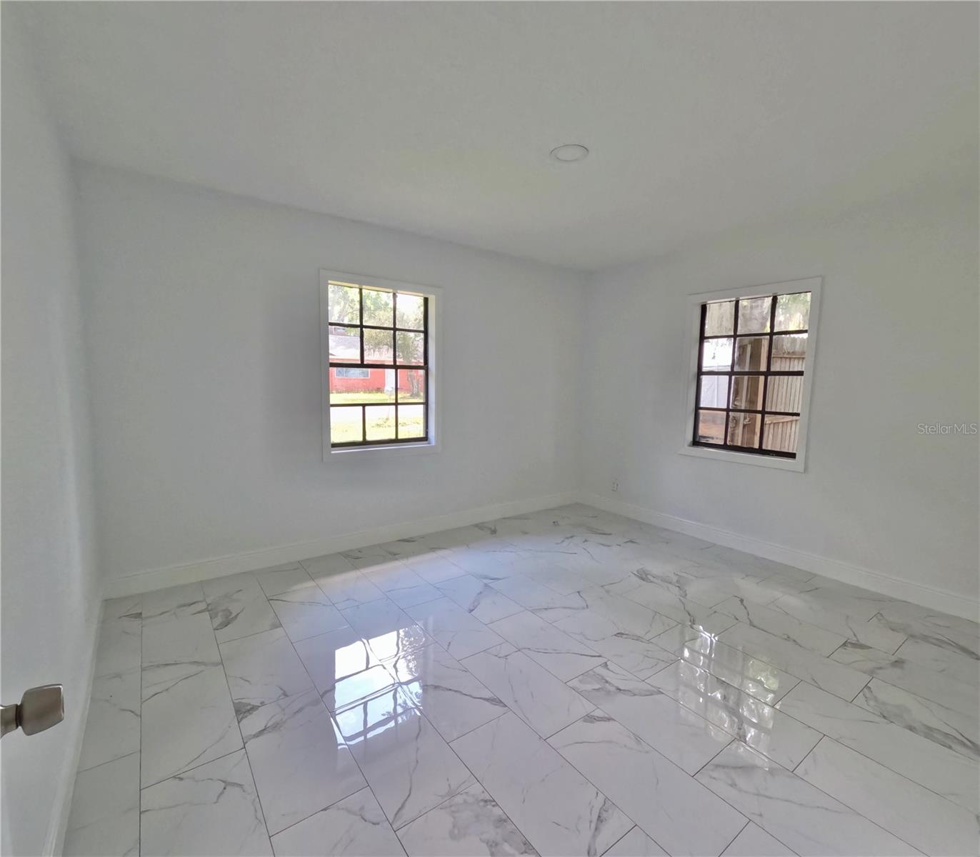 1103 N PENNSYLVANIA AVE — photo 32