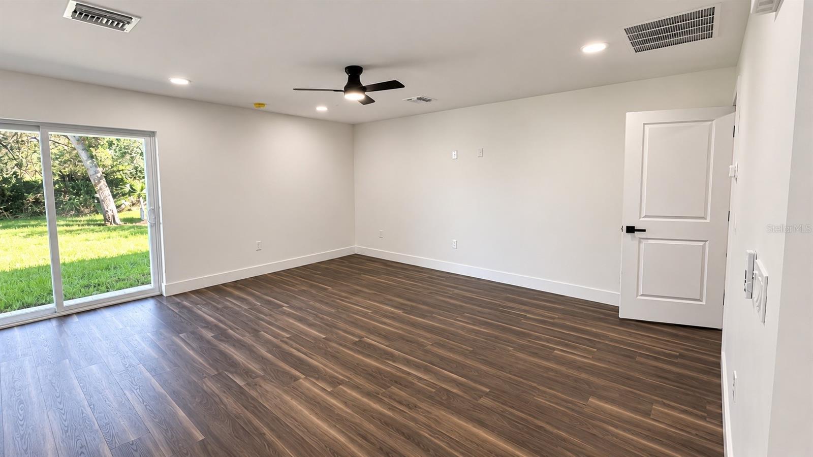 3067 QUARTER ST — photo 11
