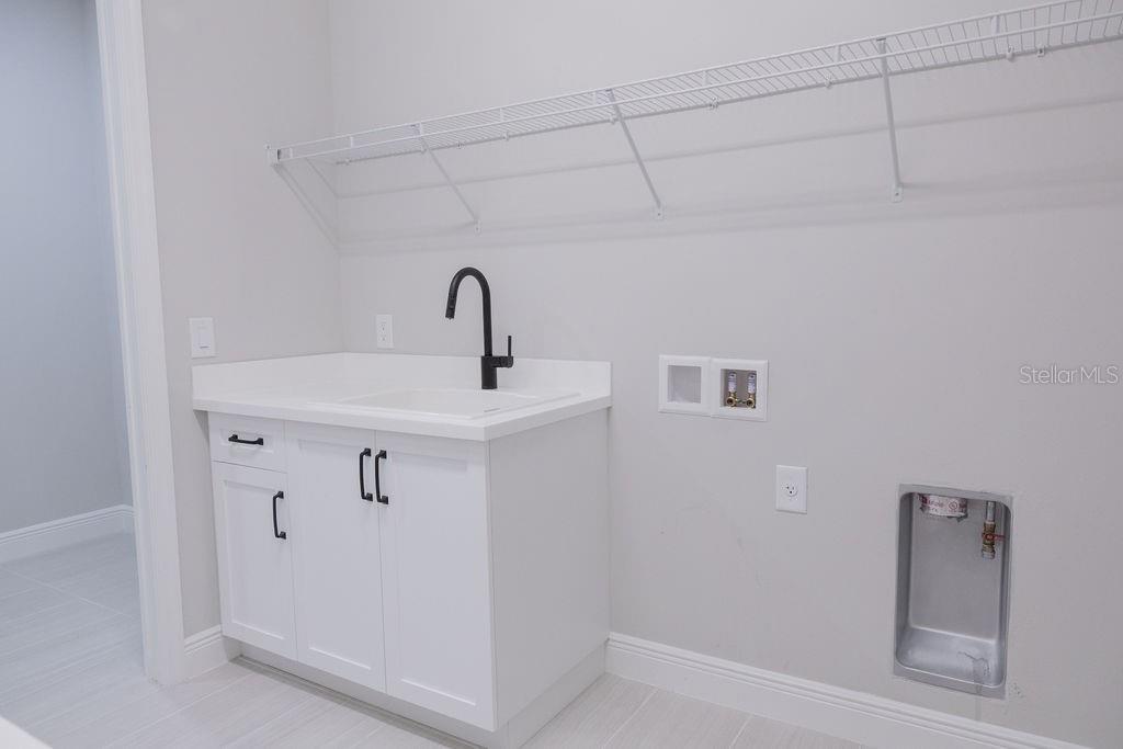 8100 SLIPWAY DR — photo 33