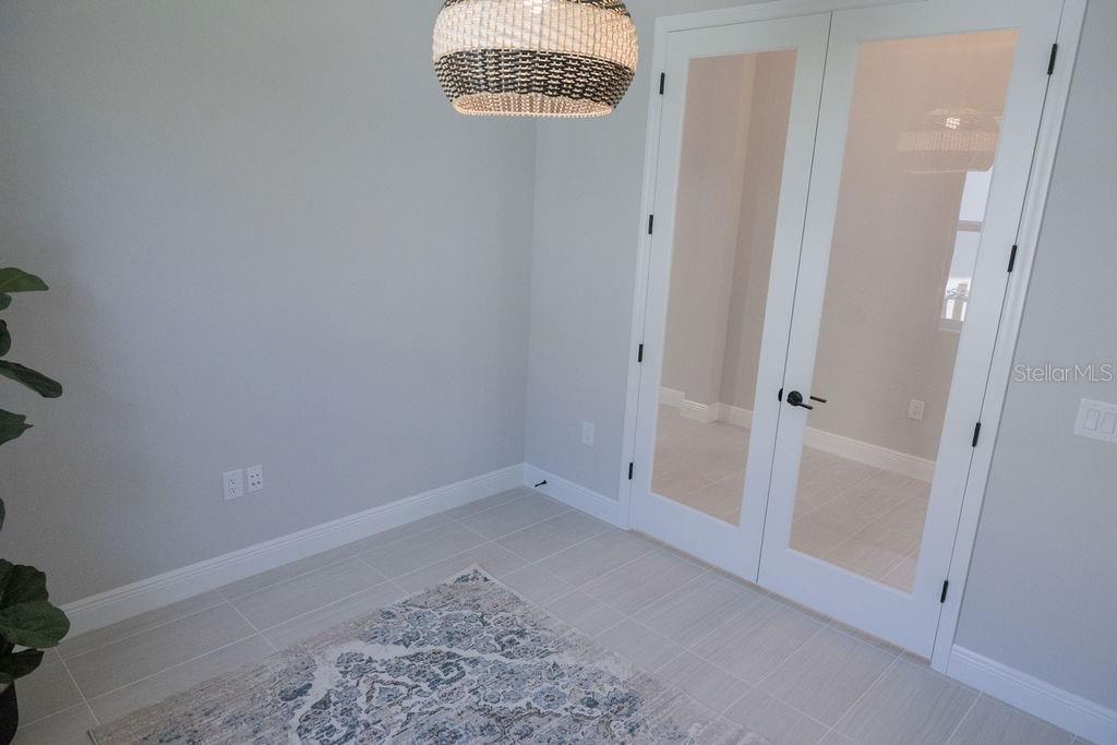 8100 SLIPWAY DR — photo 5