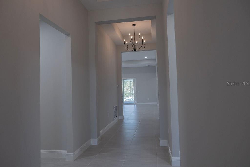 8100 SLIPWAY DR — photo 2