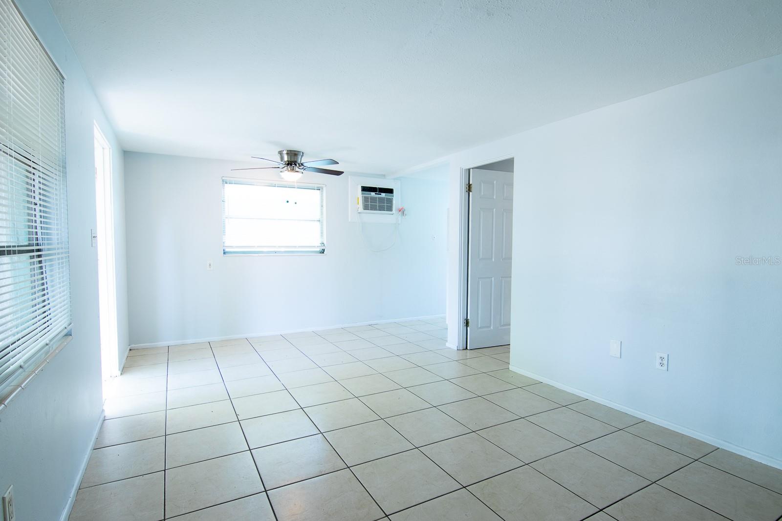 610 N EAST AVE — photo 27