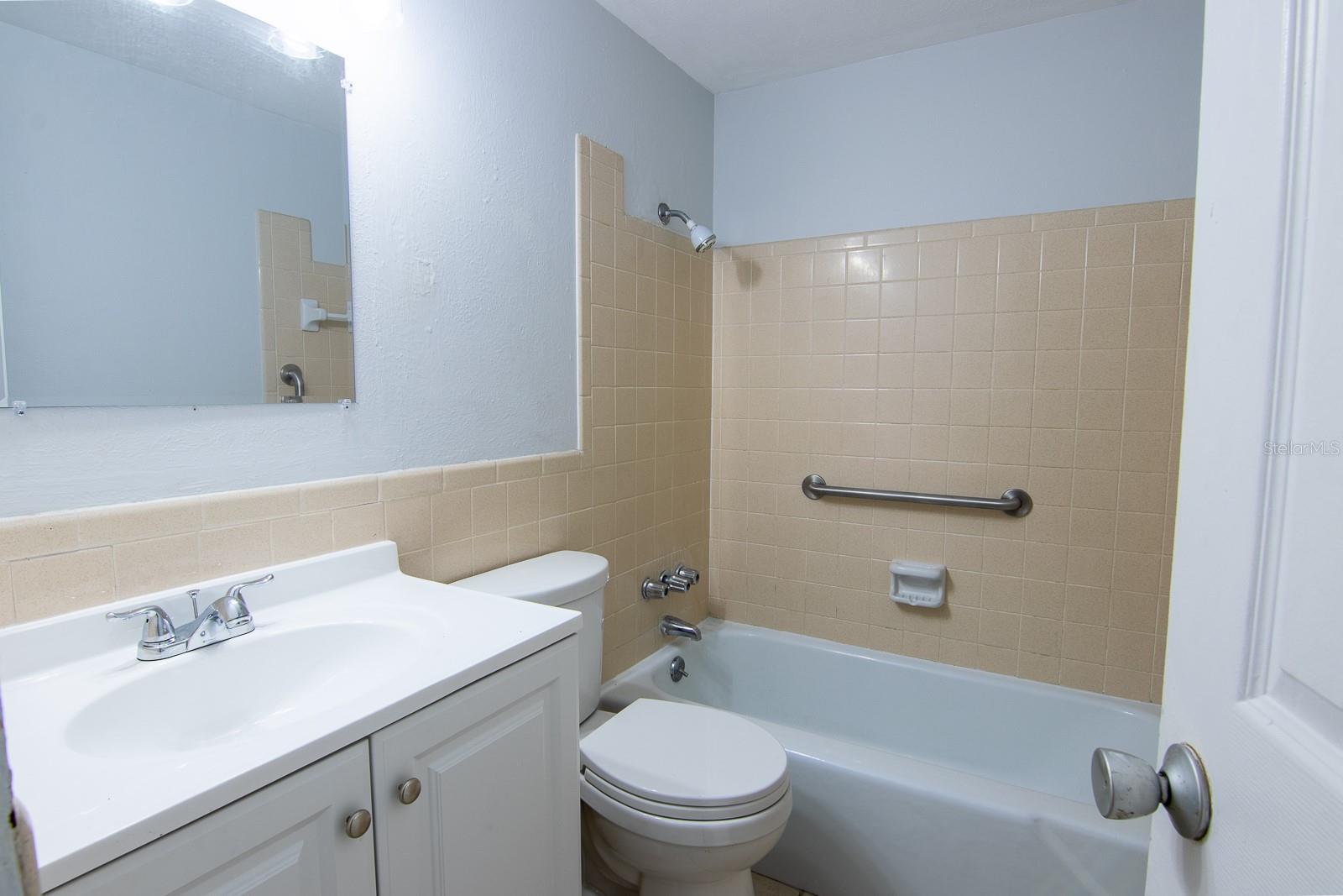 610 N EAST AVE — photo 32