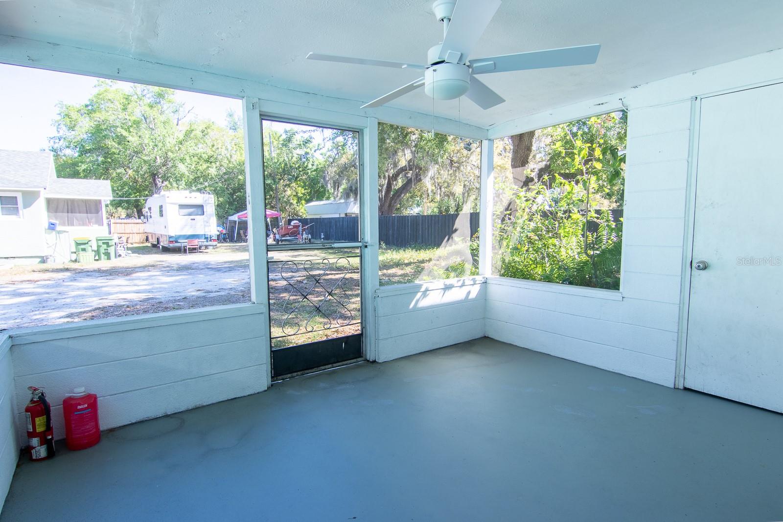 610 N EAST AVE — photo 33