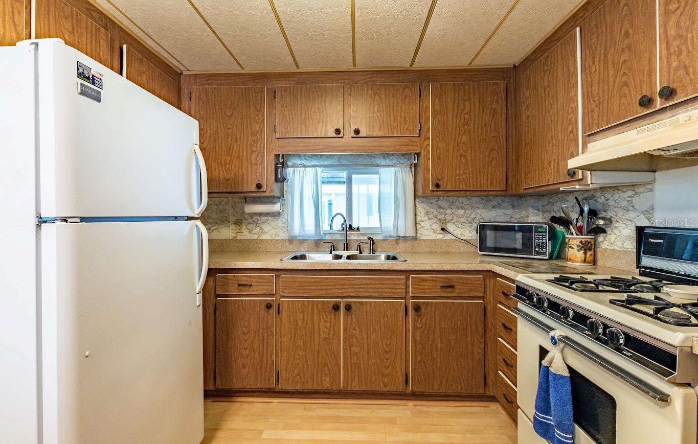 5330 BETMAR DR — photo 9