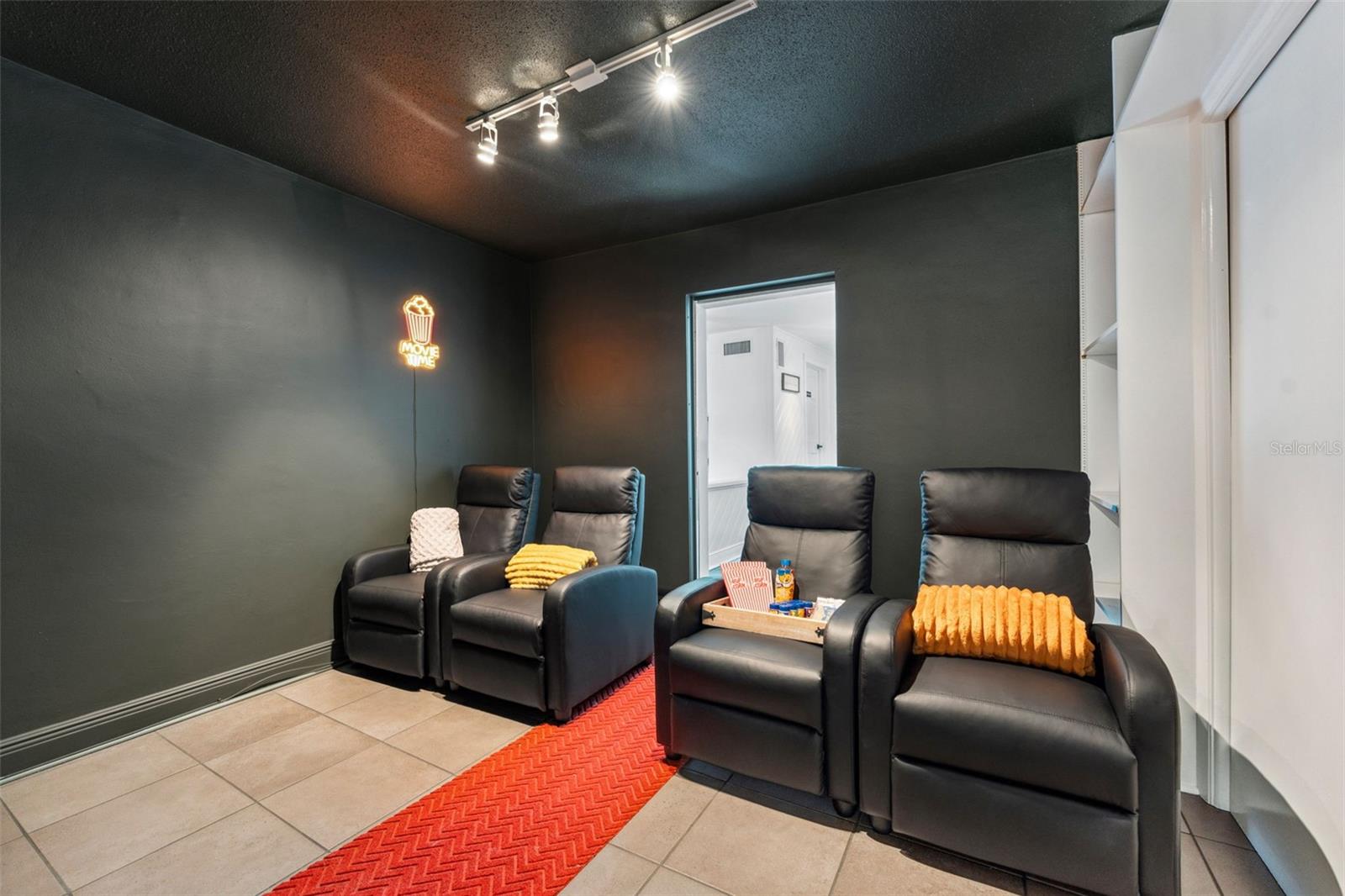1584 OAK LANE — photo 32
