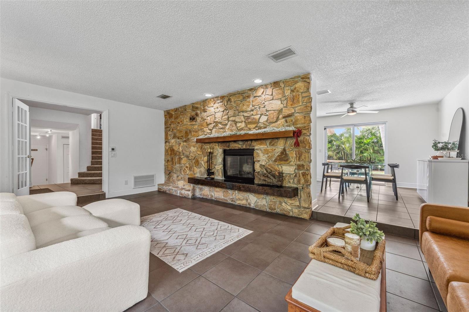 1584 OAK LANE — photo 36