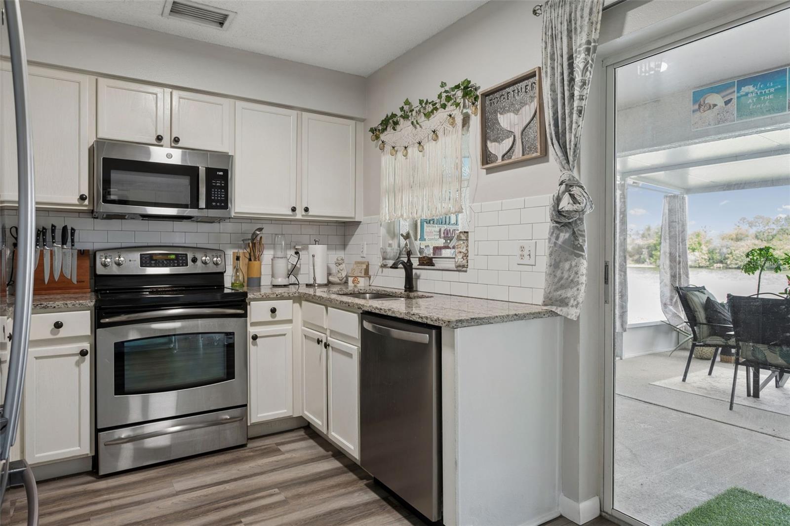 425 KENSINGTON LAKE CIR — photo 9