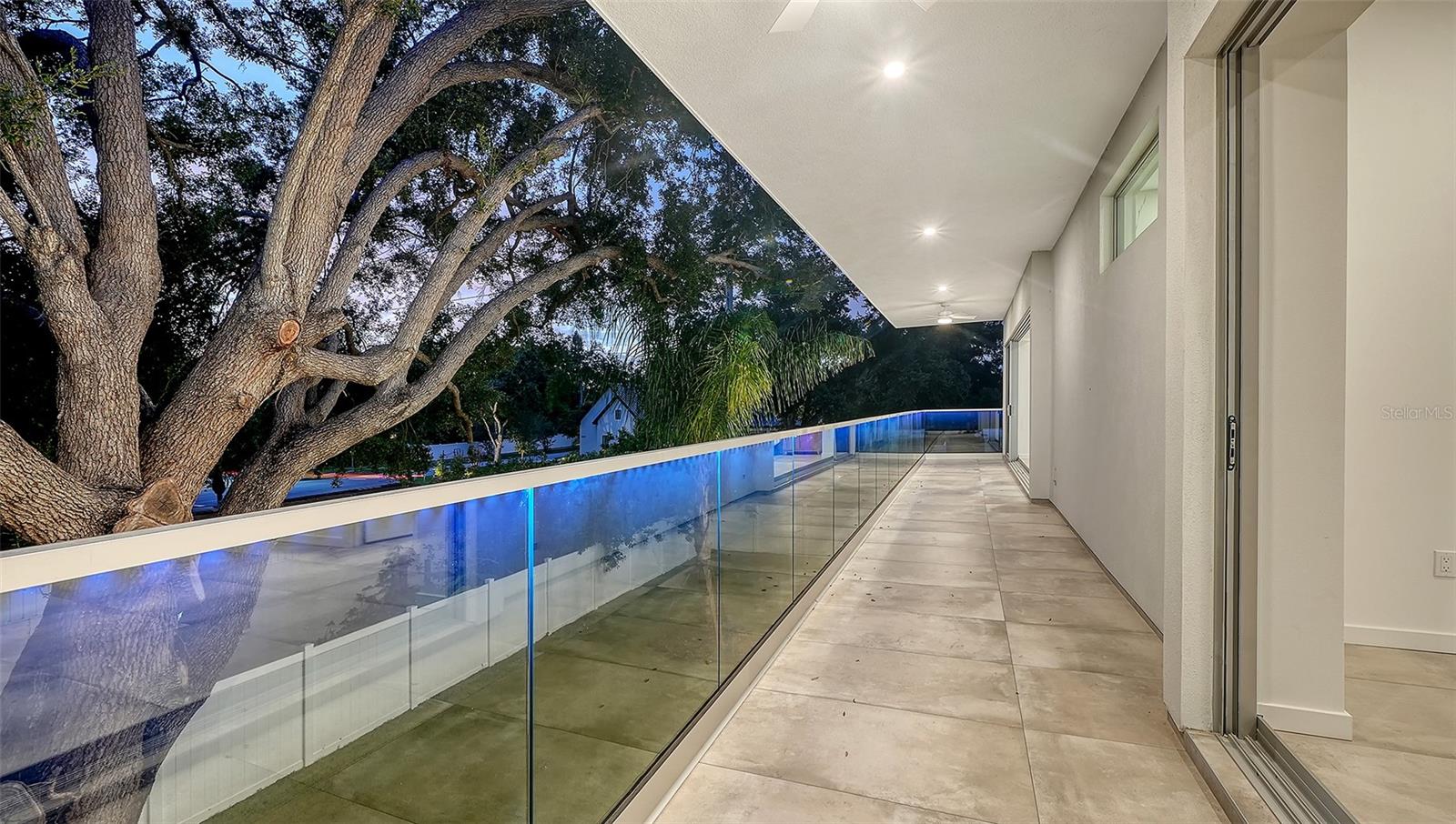 2010 HYDE PARK CIR — photo 19