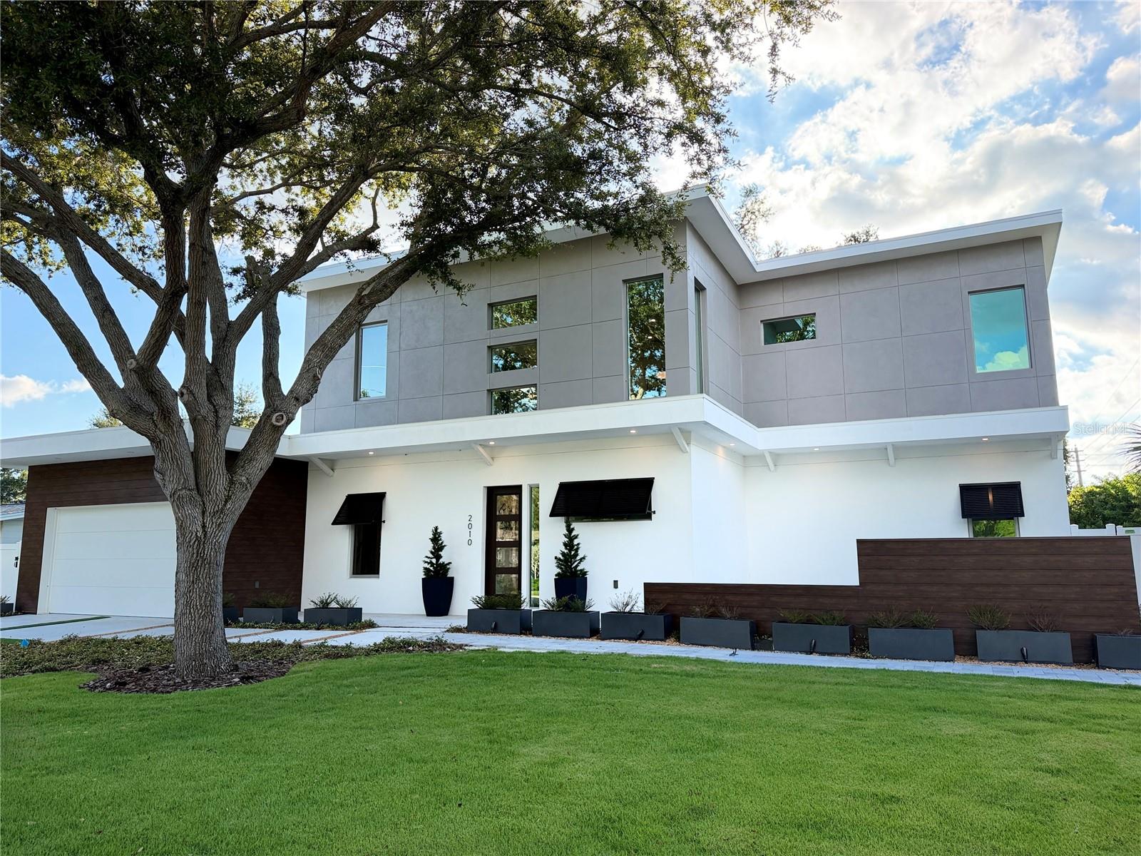 2010 HYDE PARK CIR — photo 3