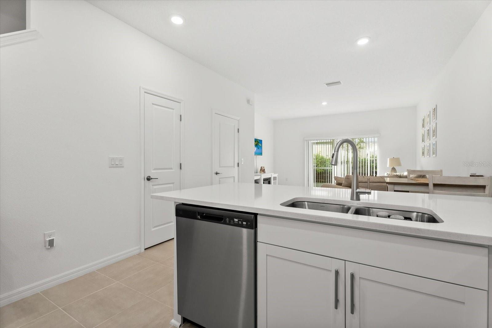 8780 DAYBREAK ST — photo 9
