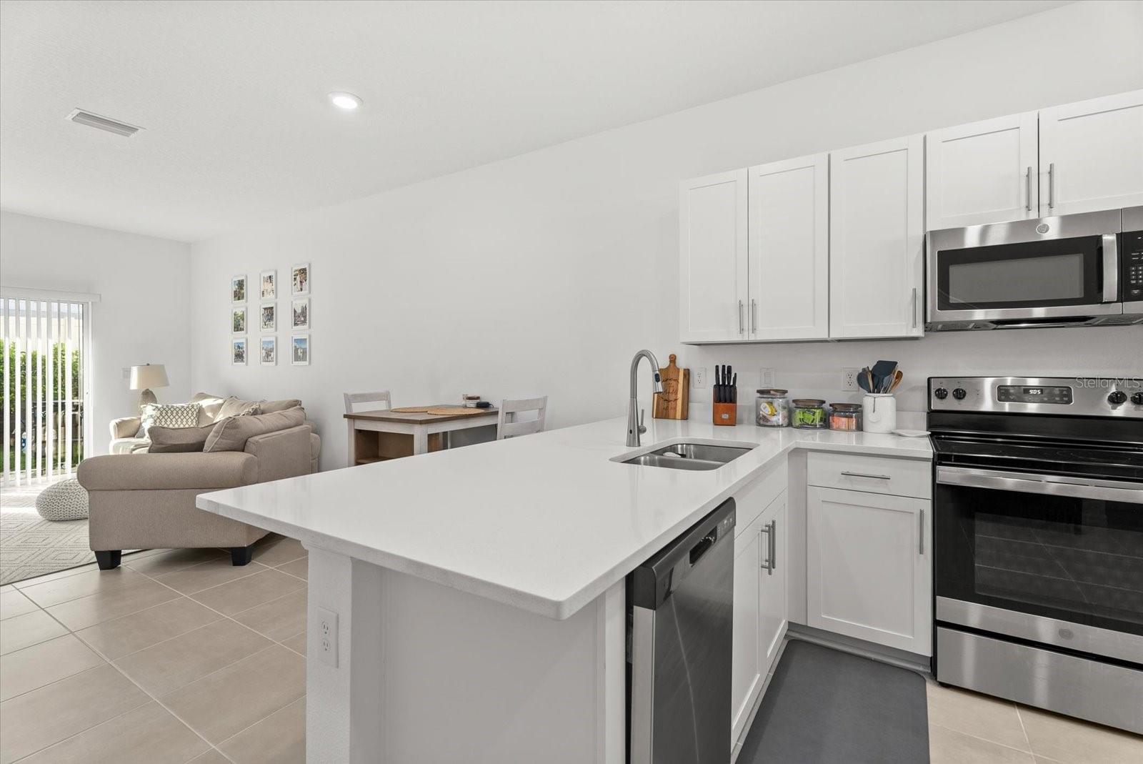8780 DAYBREAK ST — photo 10