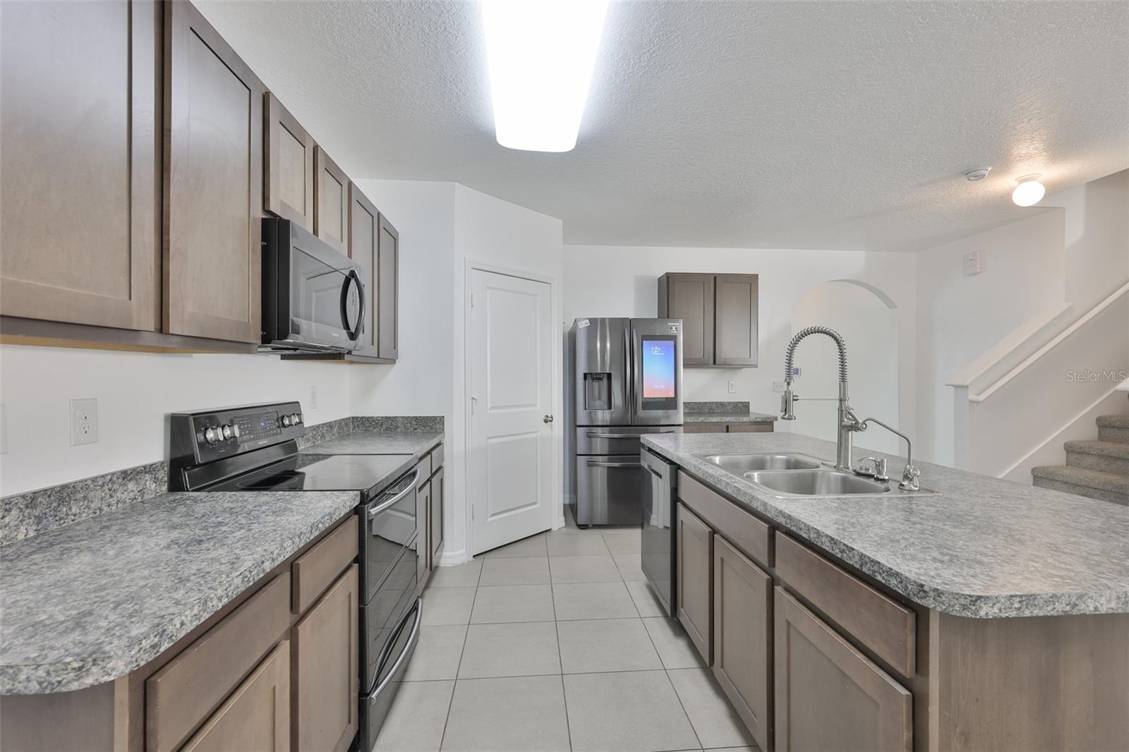 5461 MAGDALENE WAY — photo 3