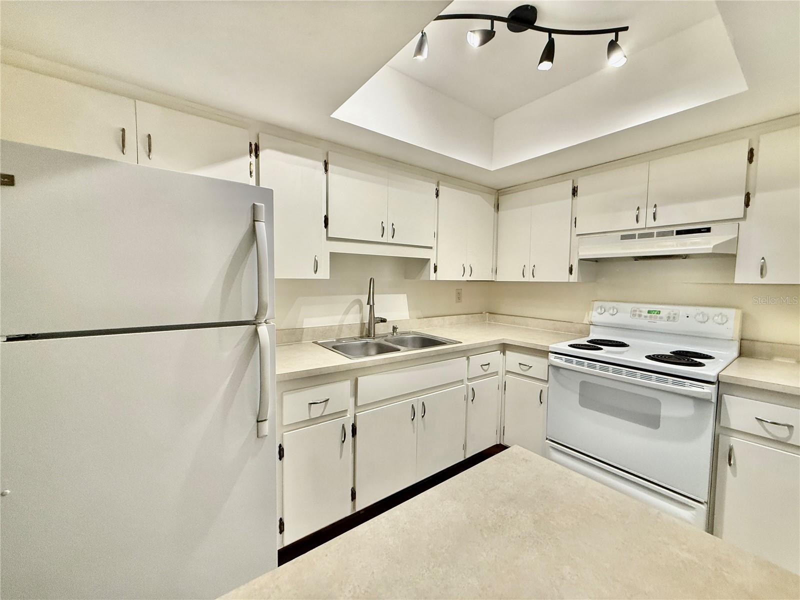2217 HOPKINS DR W #2217 — photo 2