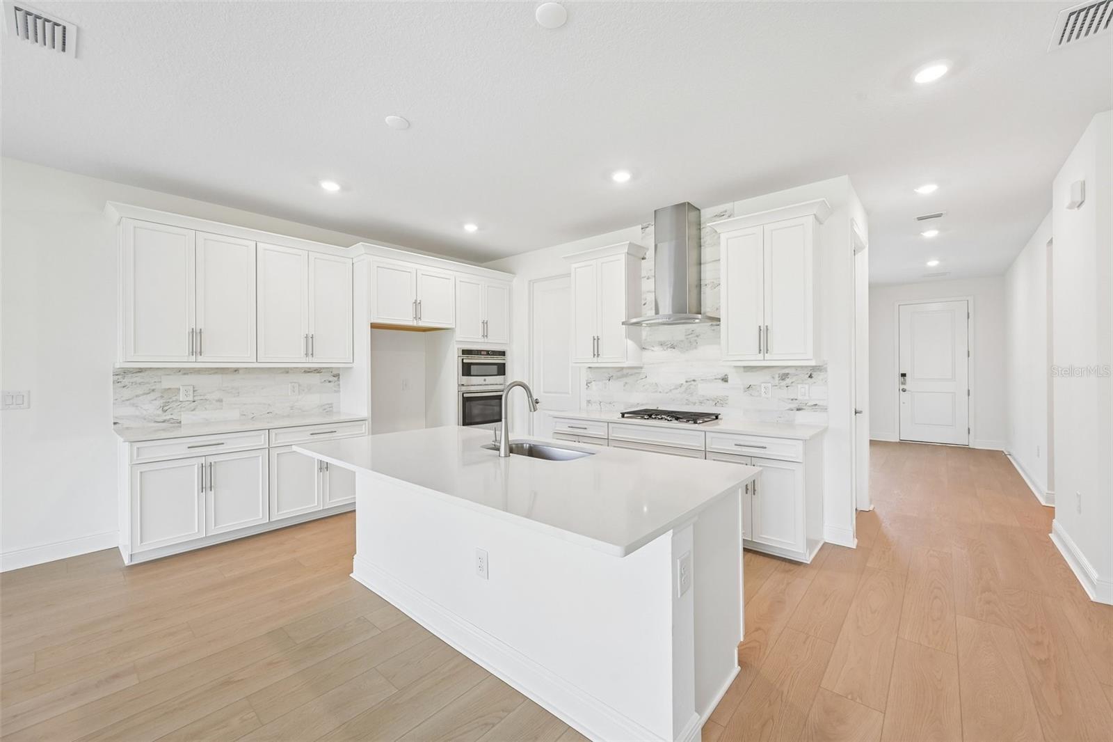 7551 HAWKSTONE DR — photo 3