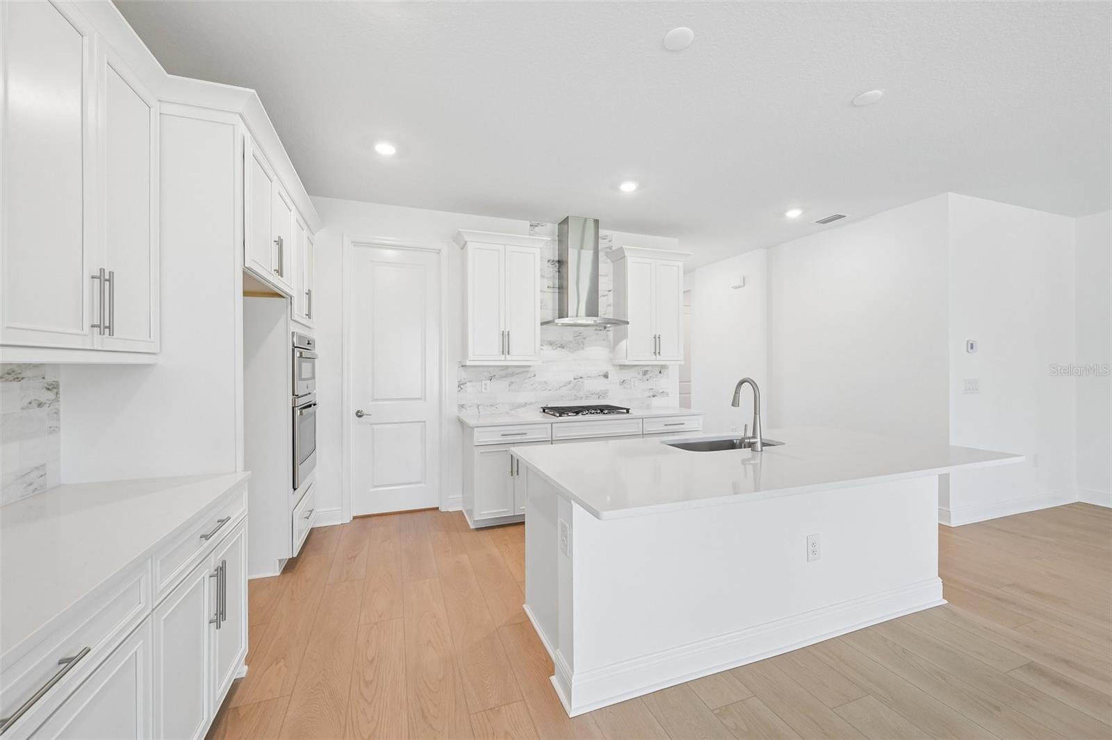 7551 HAWKSTONE DR — photo 4