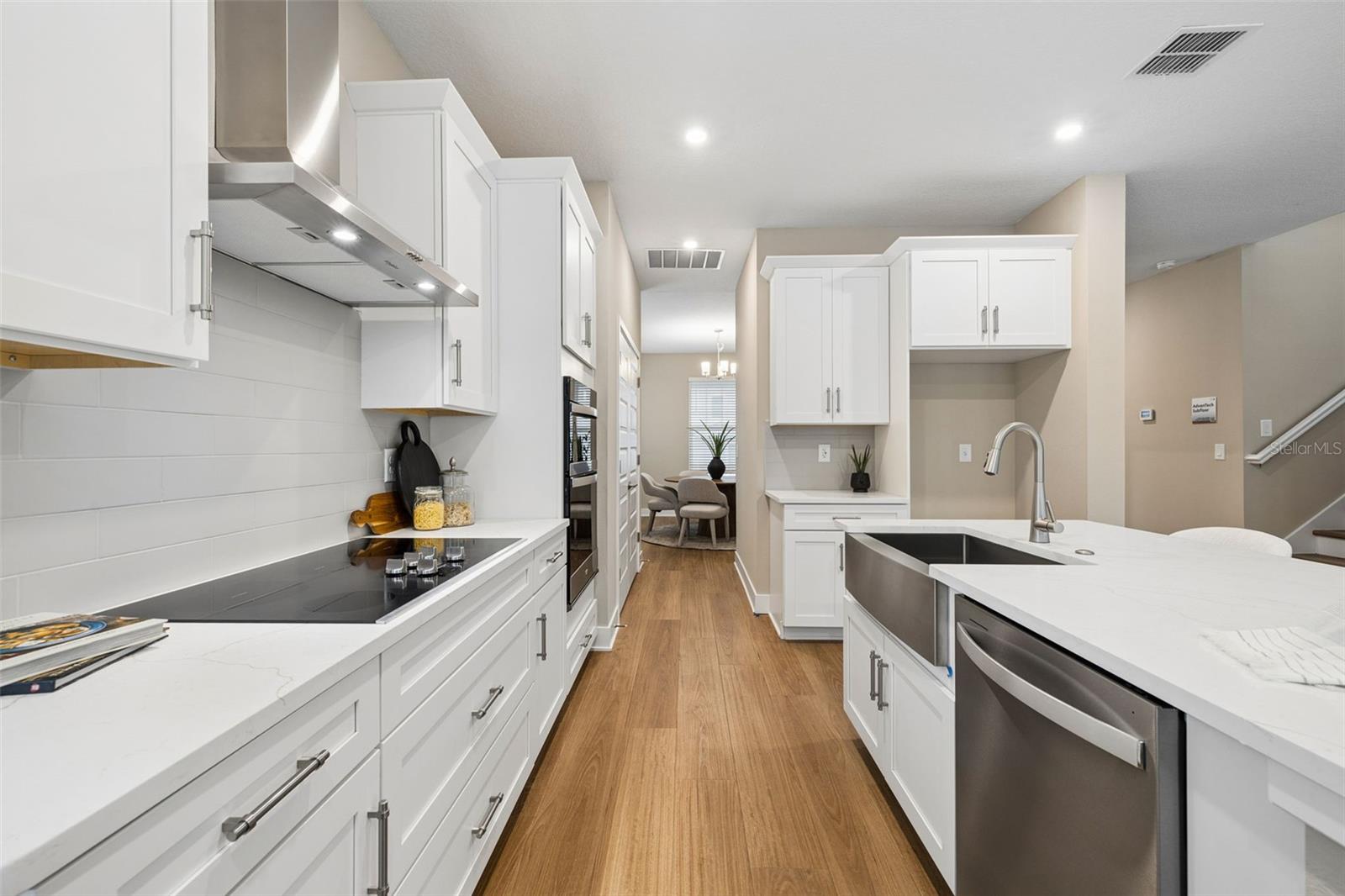 1526 W ARCH ST — photo 15