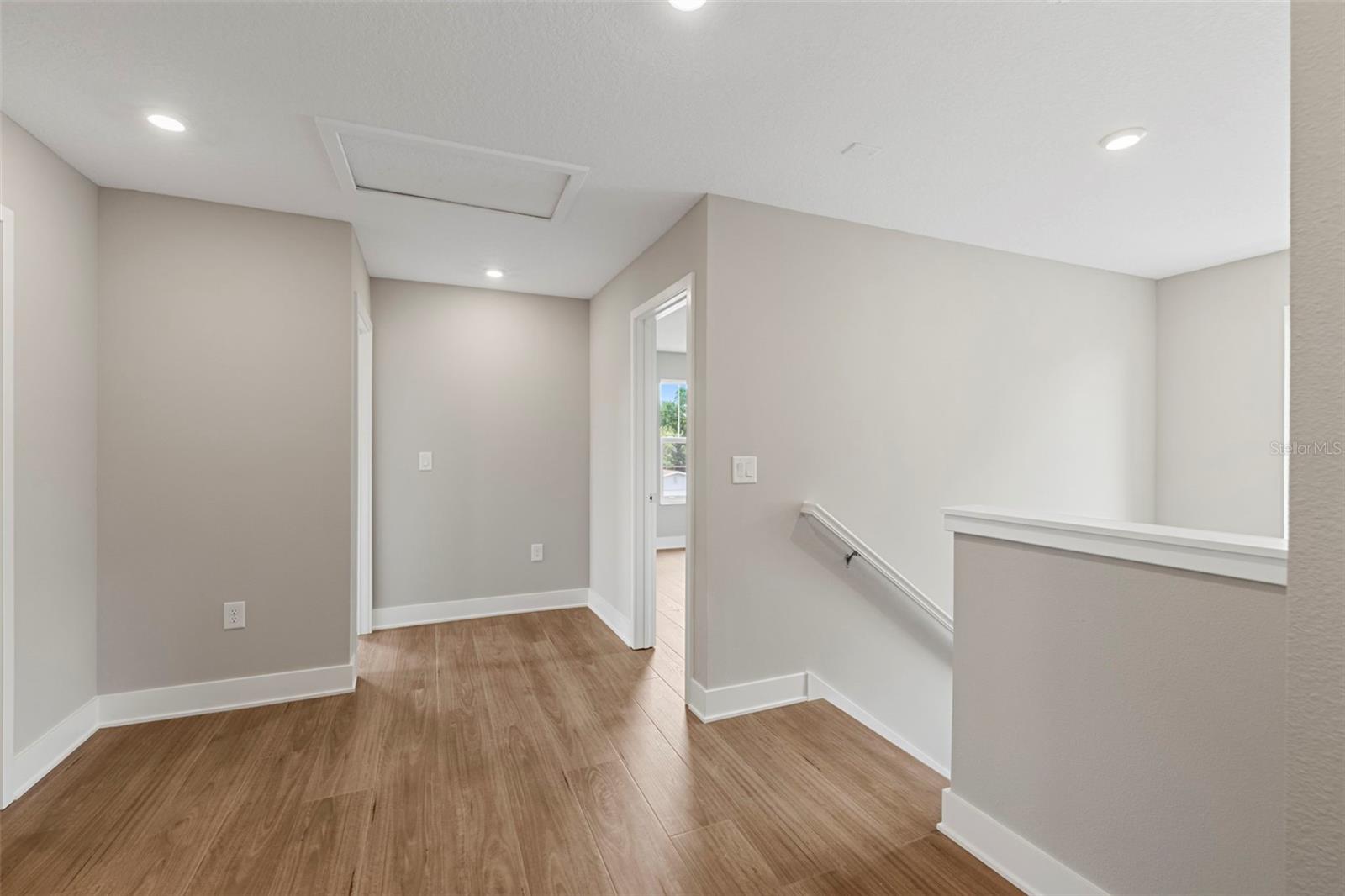 1526 W ARCH ST — photo 37