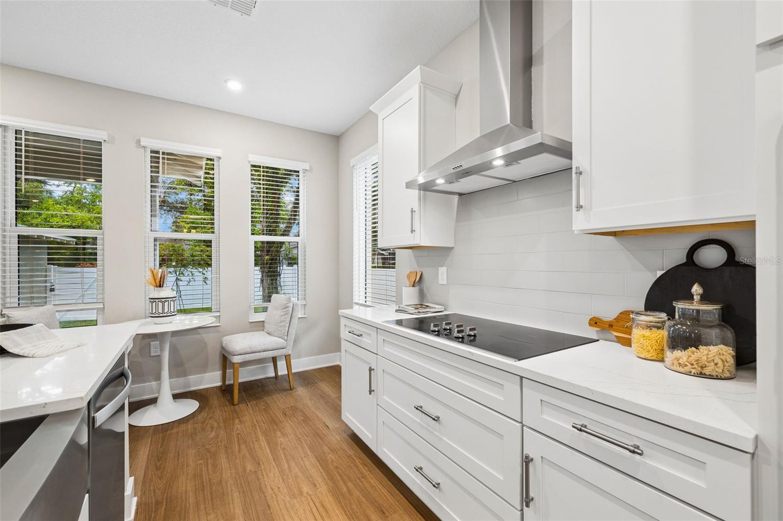1526 W ARCH ST — photo 13