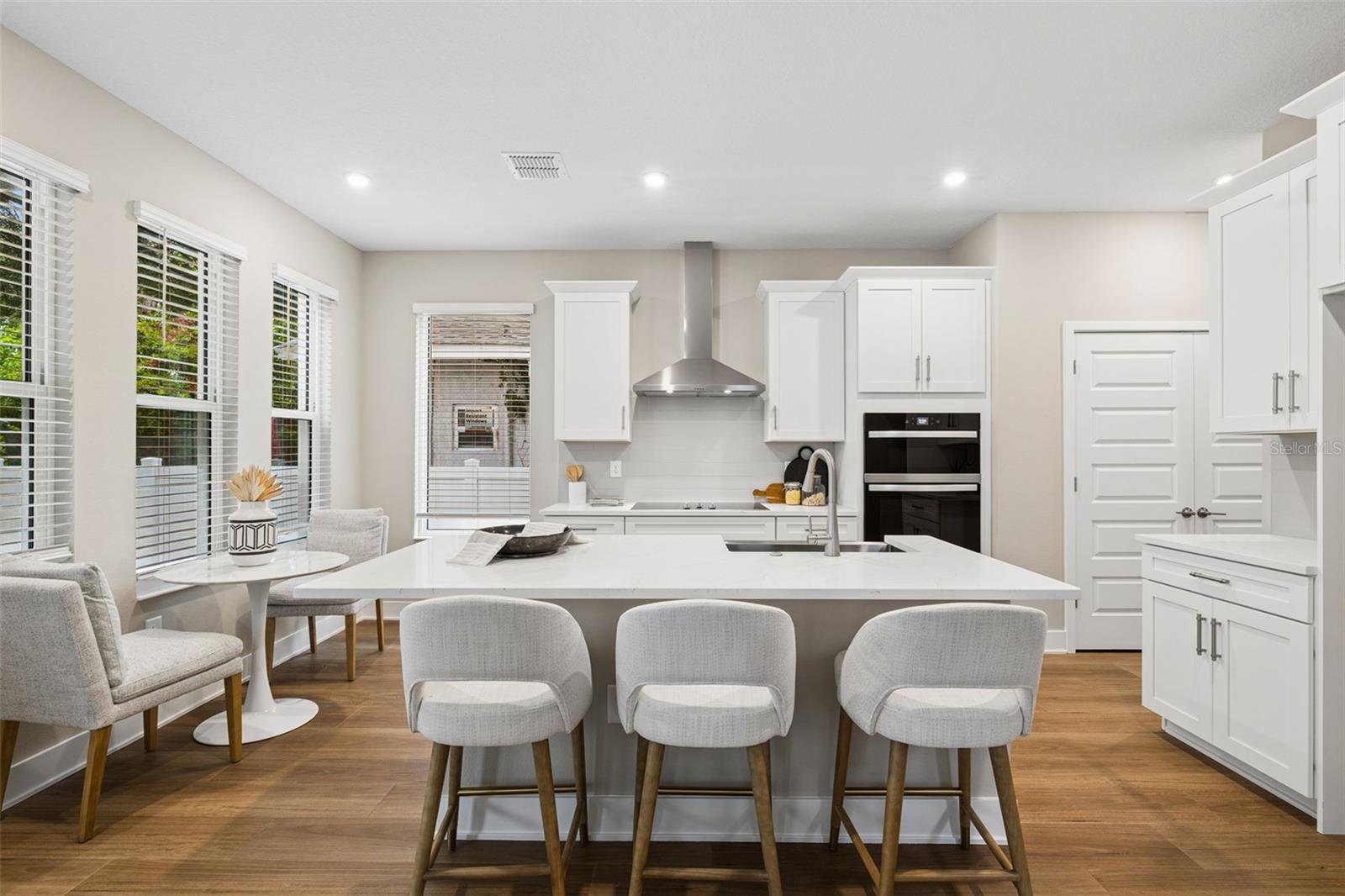 1526 W ARCH ST — photo 12