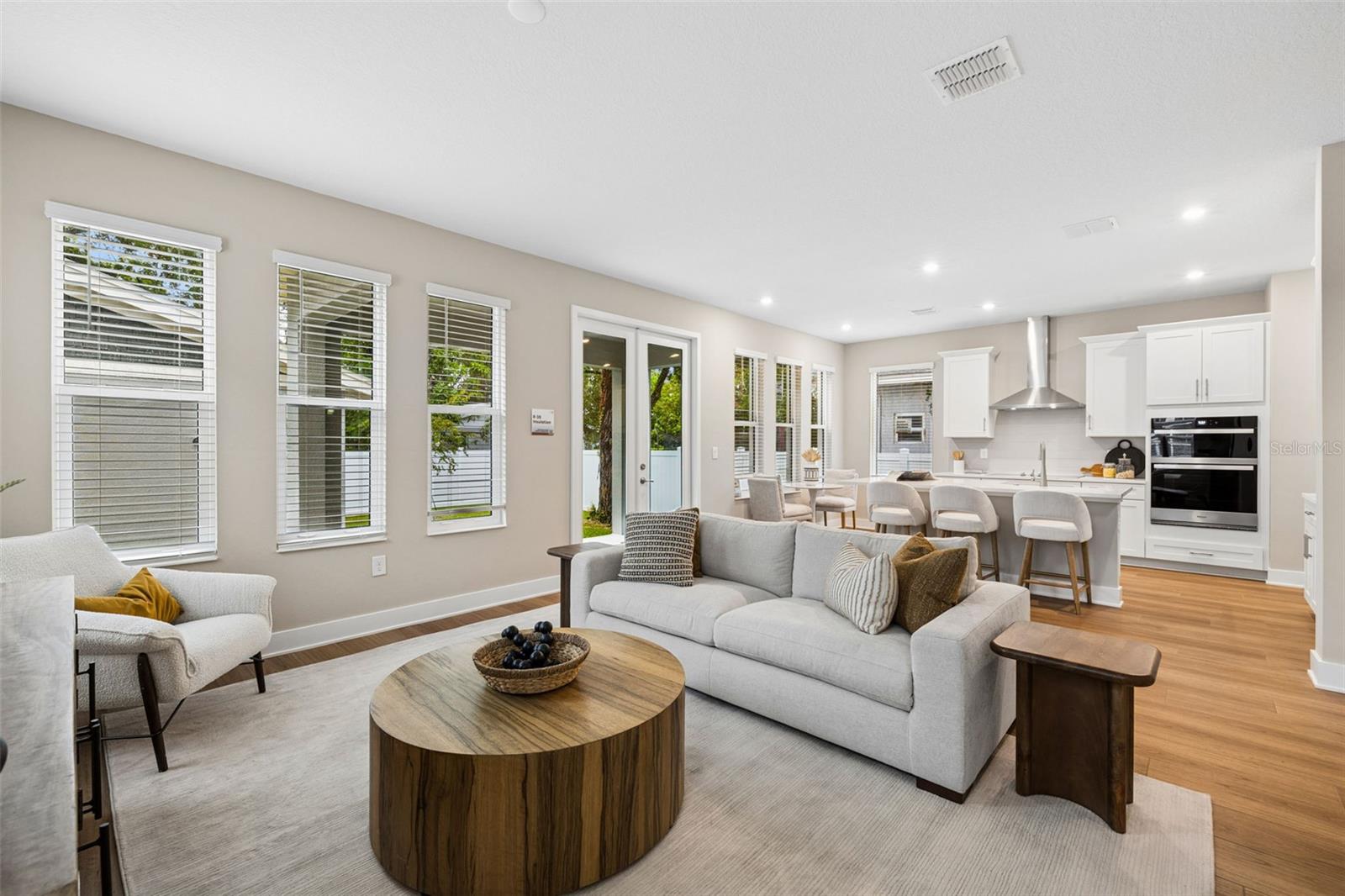1526 W ARCH ST — photo 11