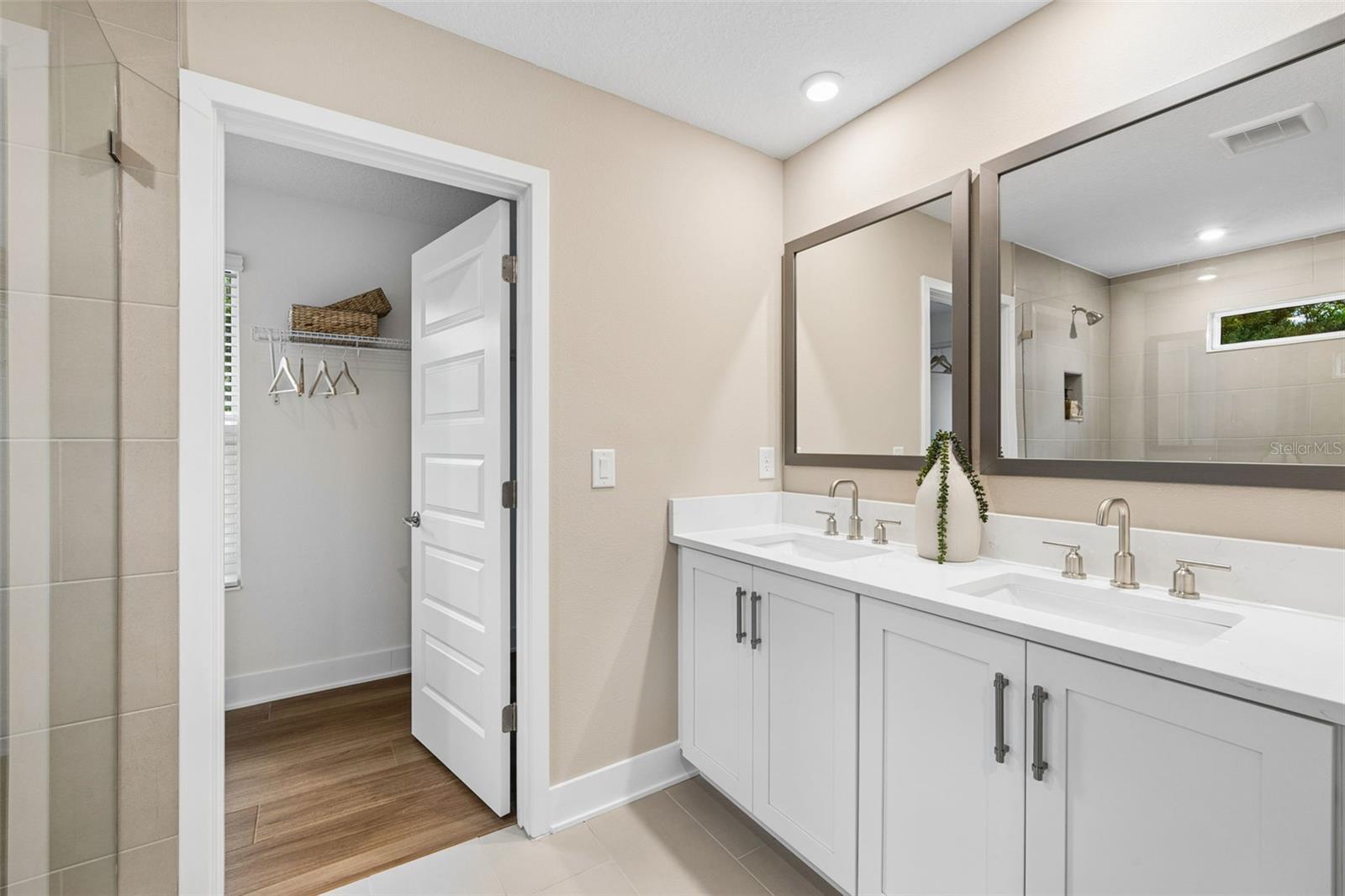 1526 W ARCH ST — photo 18