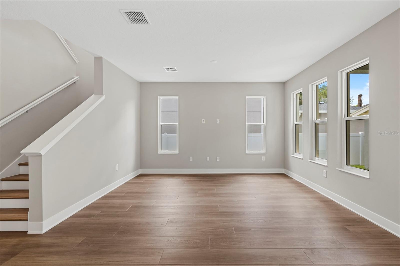 1526 W ARCH ST — photo 32