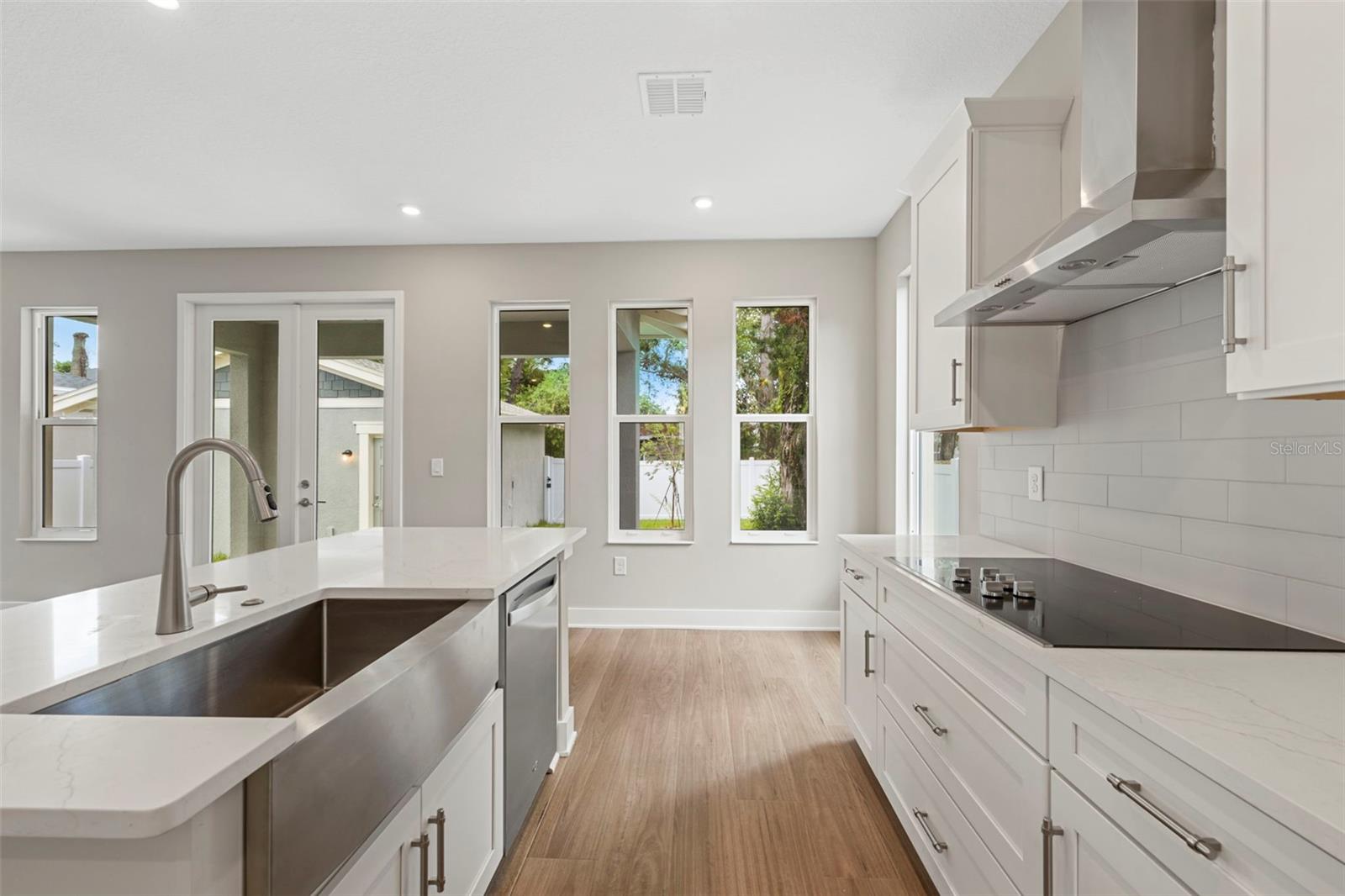 1526 W ARCH ST — photo 29