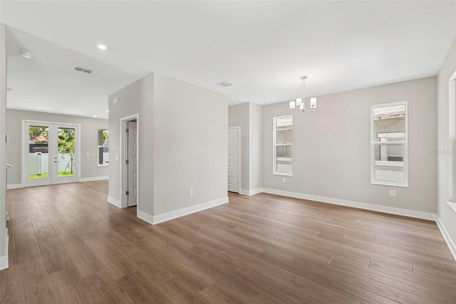 1526 W ARCH ST — photo 34