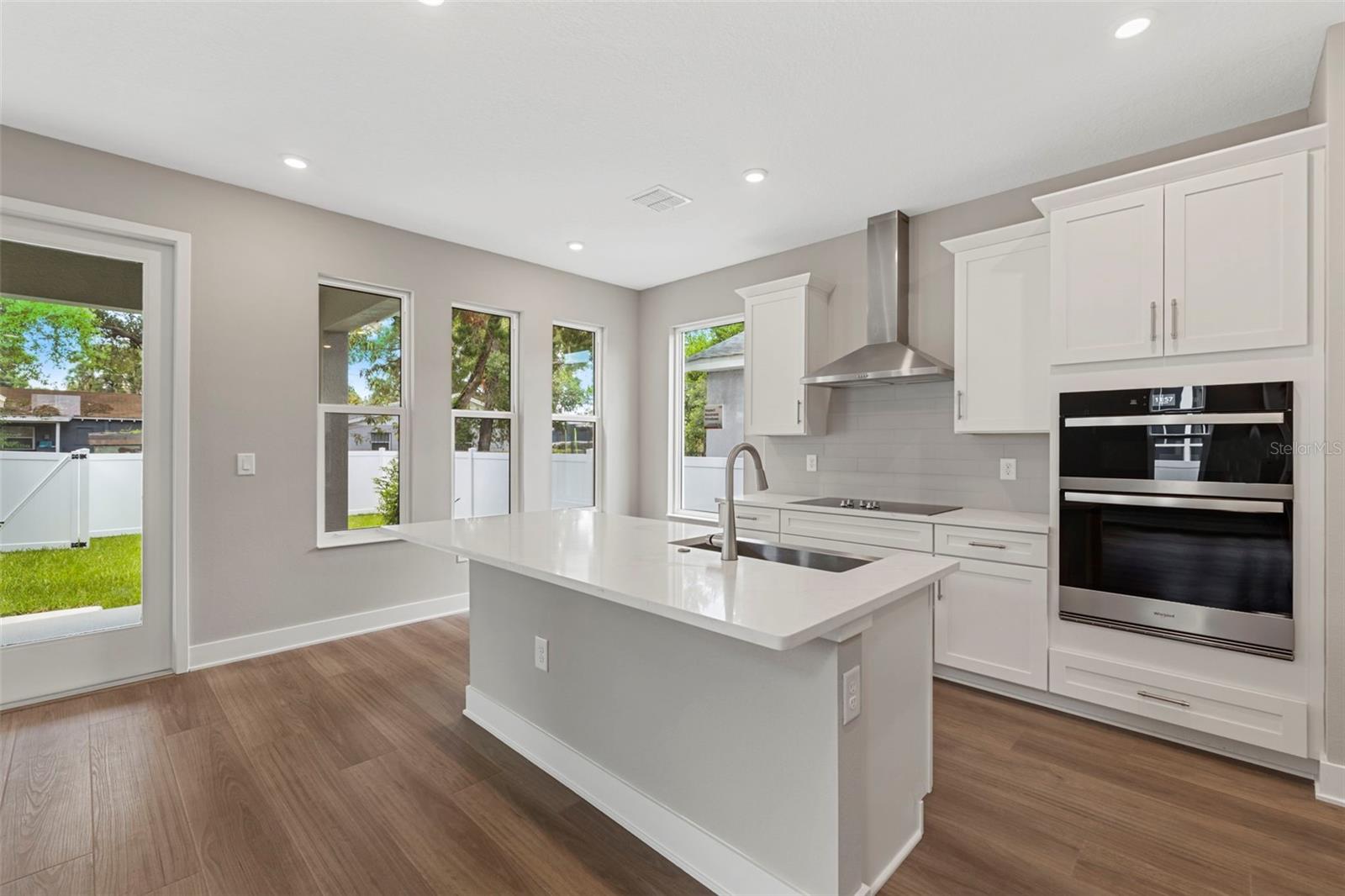 1526 W ARCH ST — photo 26