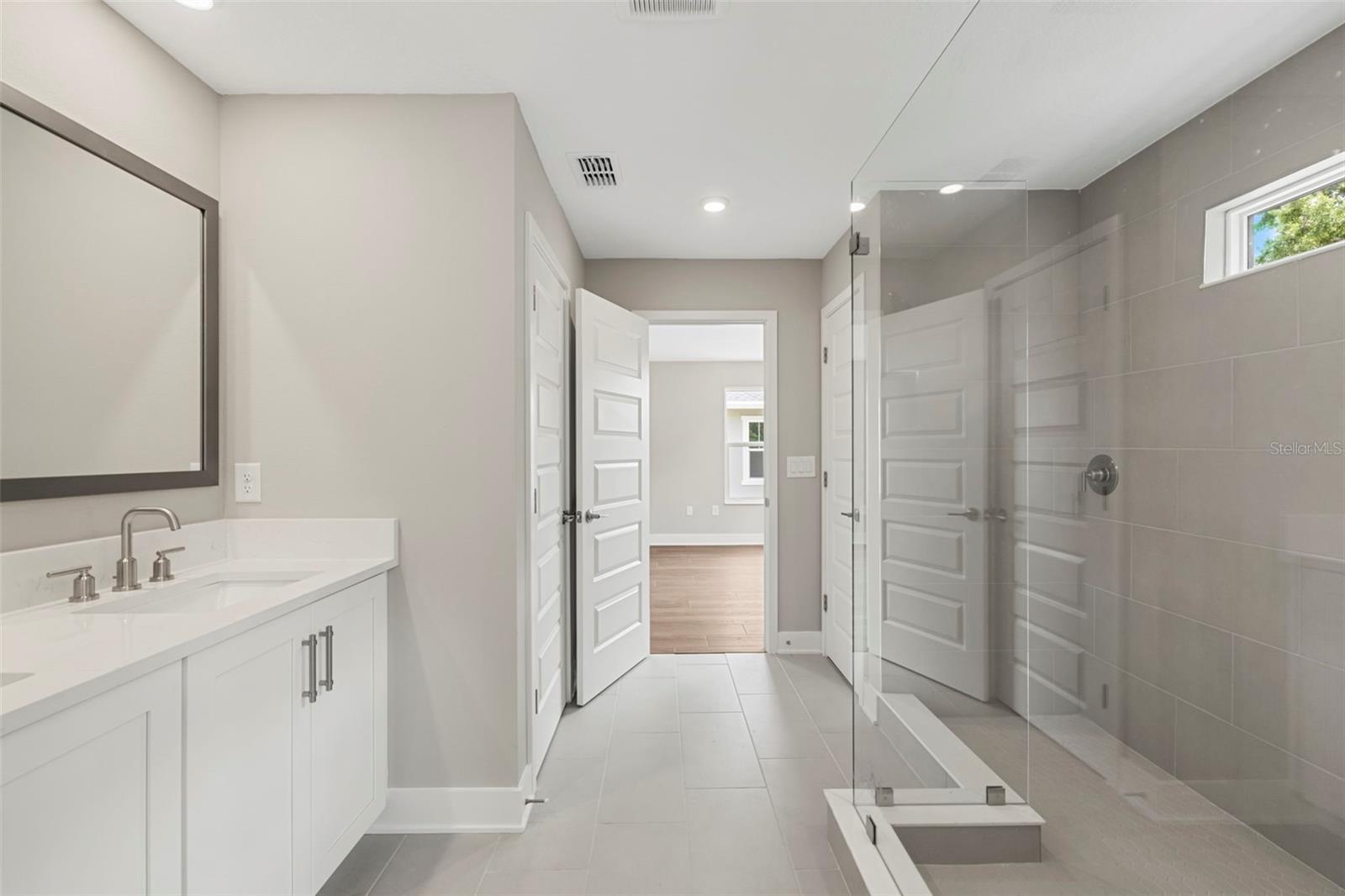 1526 W ARCH ST — photo 39