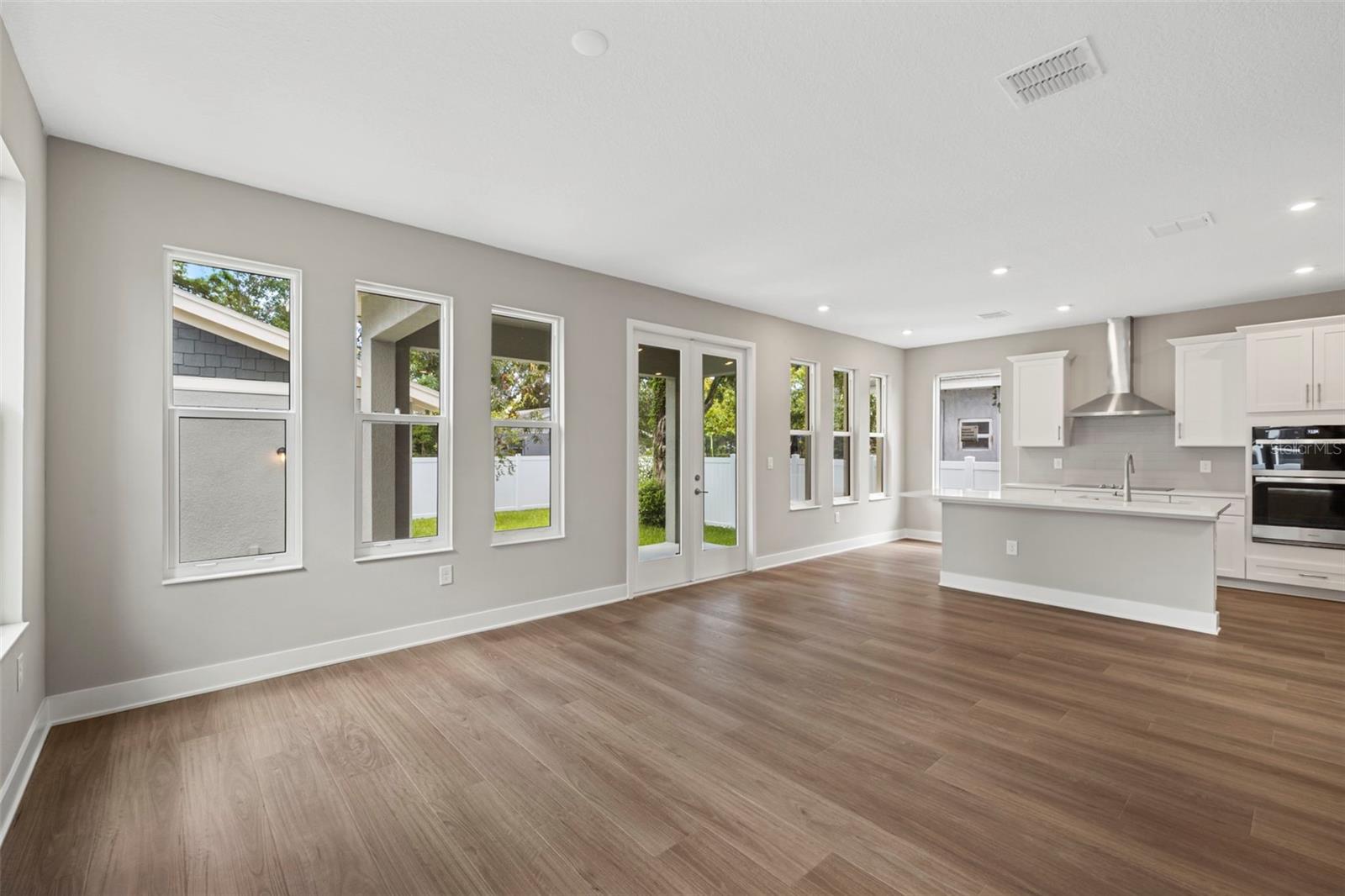 1526 W ARCH ST — photo 25
