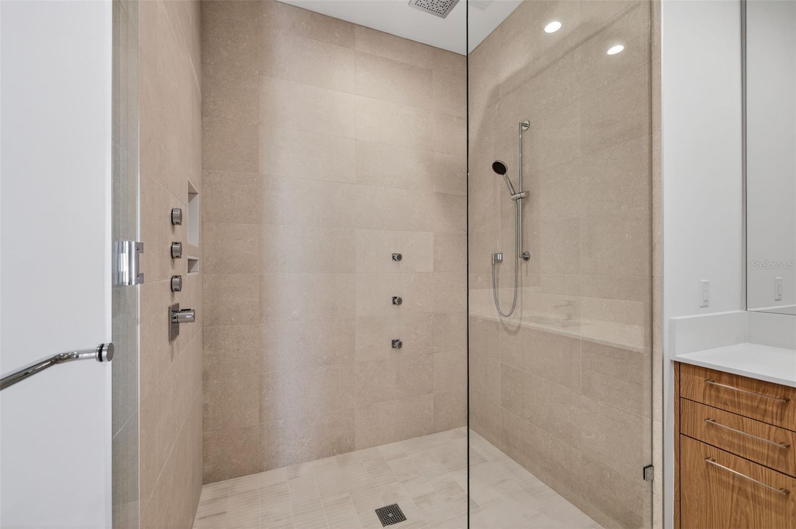 275 1ST AVE S #4202 — photo 39