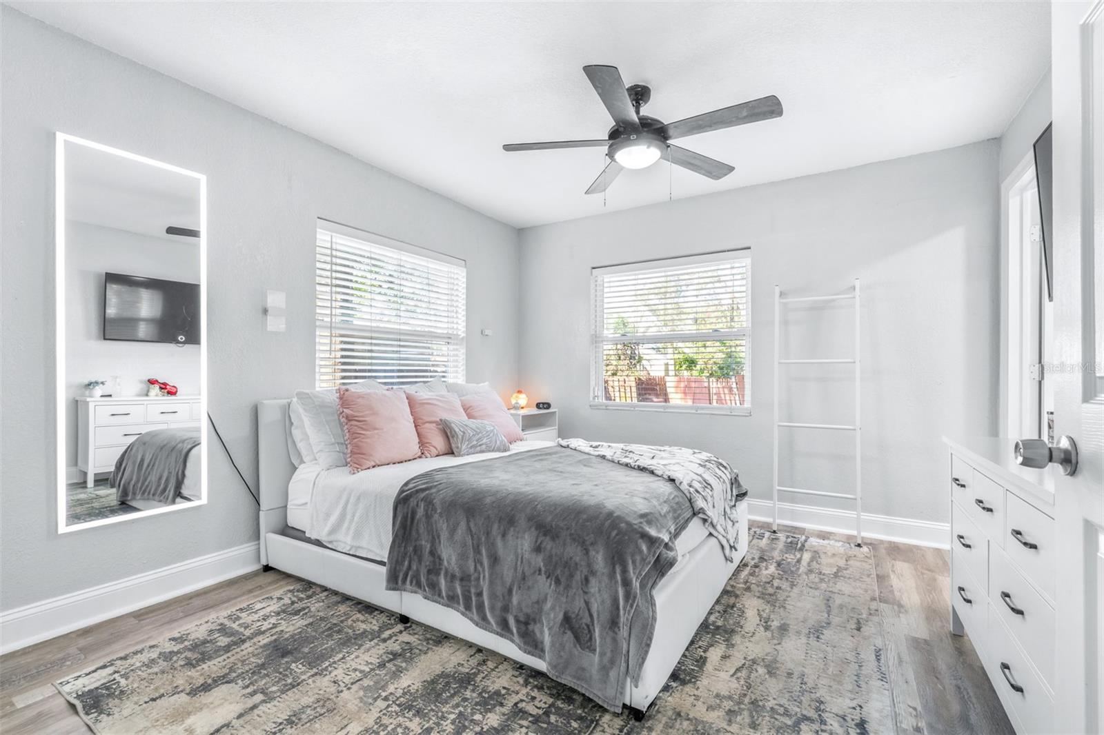 4116 N MARGUERITE ST — photo 30