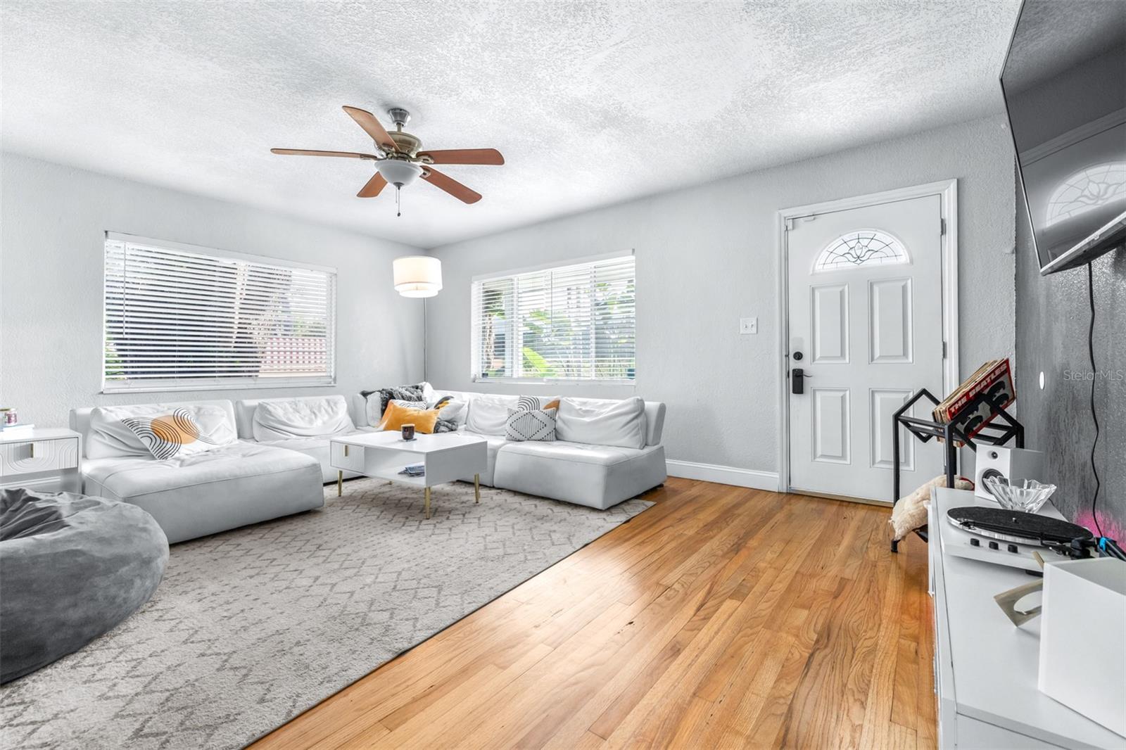 4116 N MARGUERITE ST — photo 16