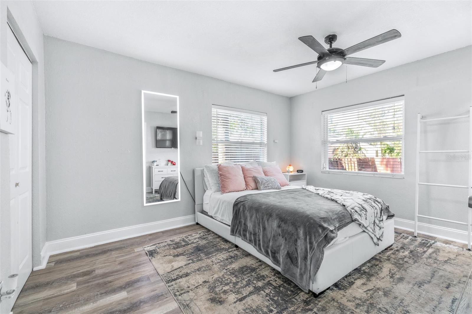 4116 N MARGUERITE ST — photo 31