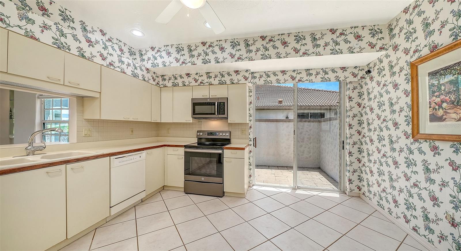 3864 CHATSWORTH GREENE CT #10 — photo 9