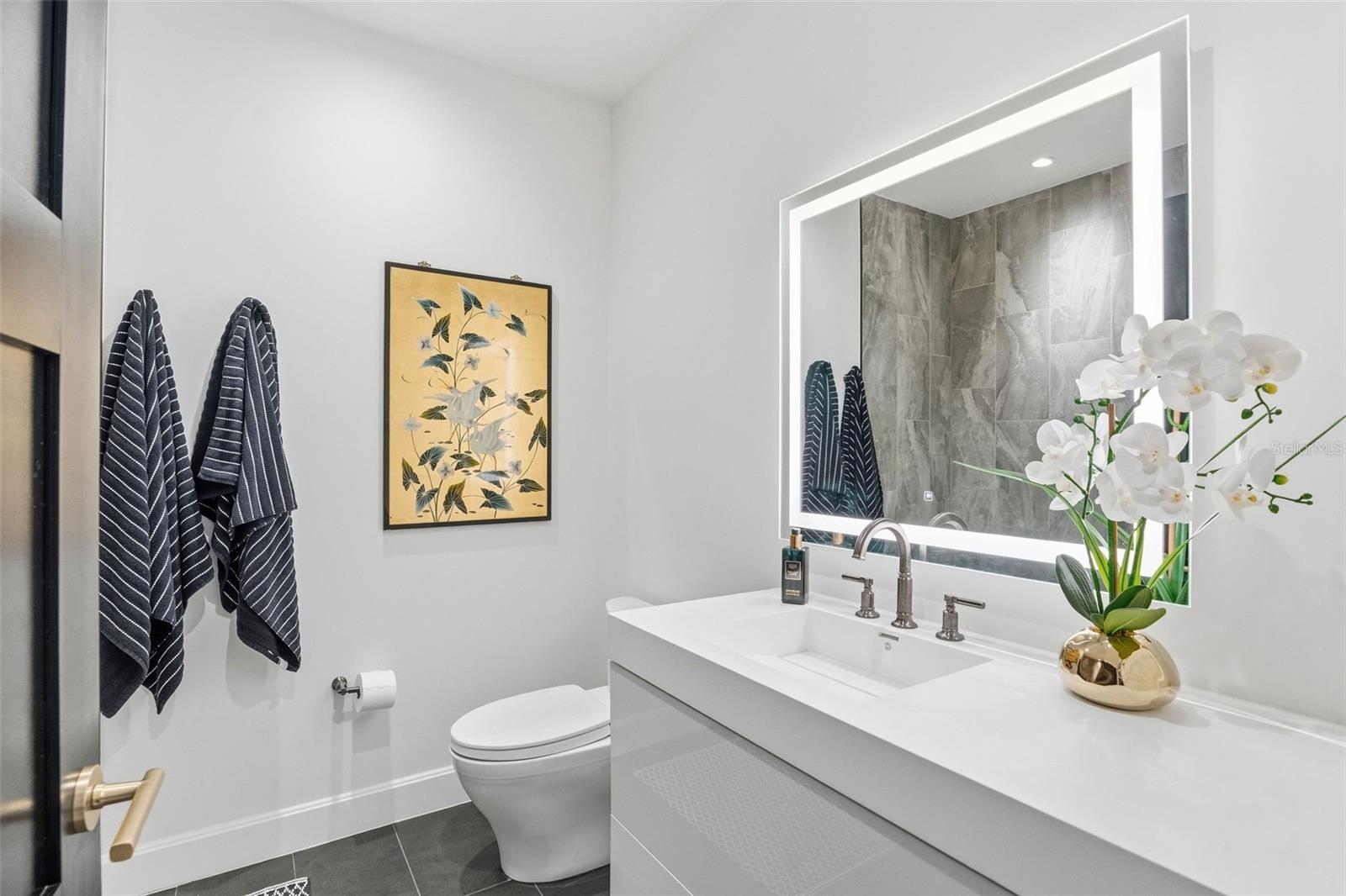 126 4TH AVE NE #1401 — photo 25