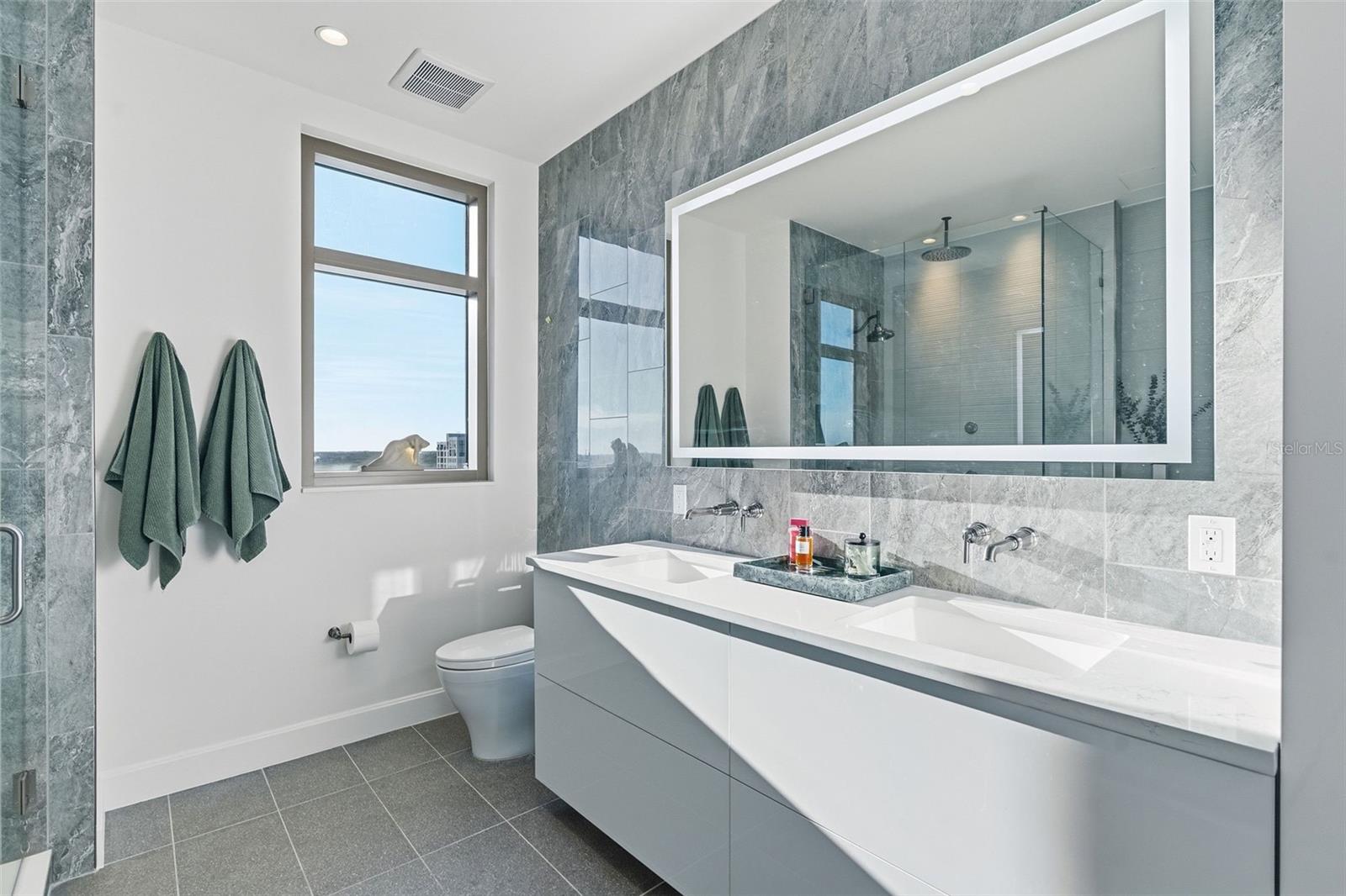126 4TH AVE NE #1401 — photo 17